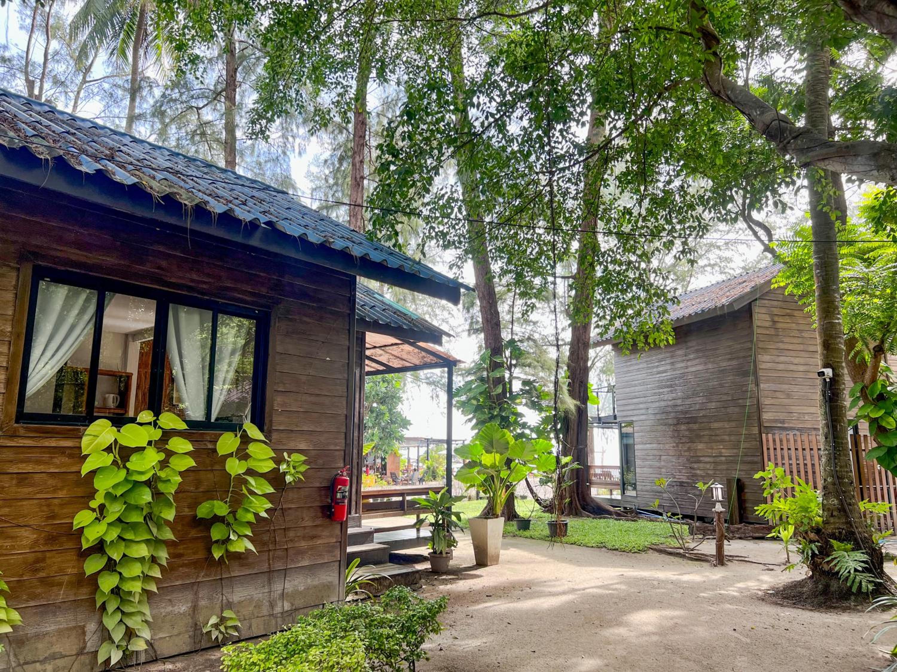 Bungalow with Garden View - Photo 4