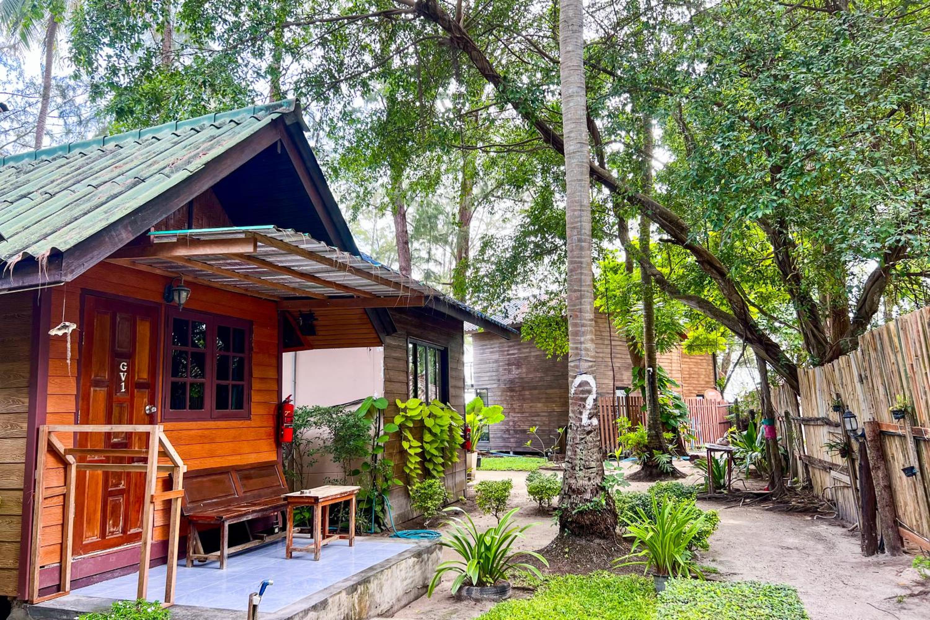 Bungalow with Garden View - Photo 5