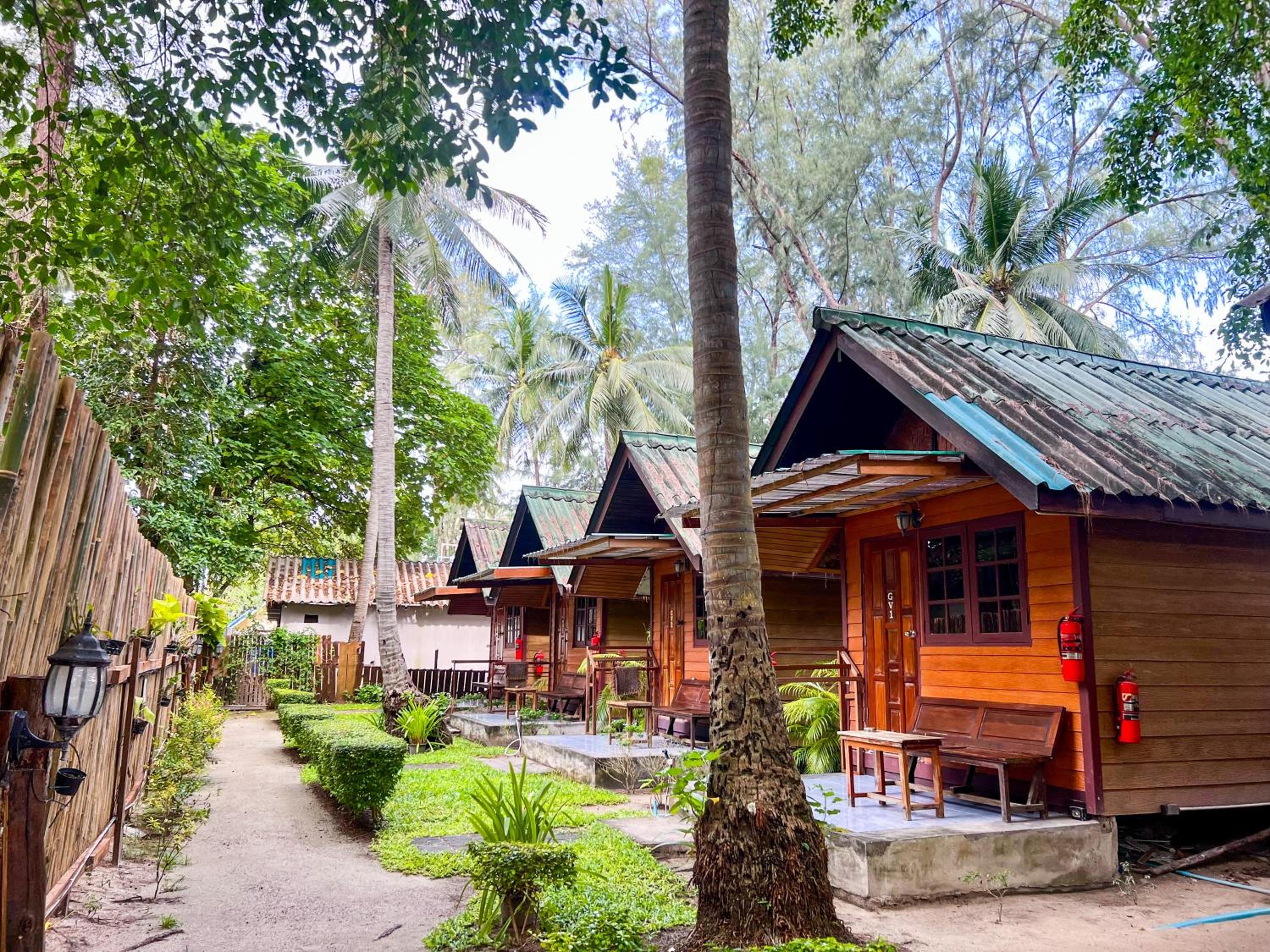 Bungalow with Garden View - Photo 7