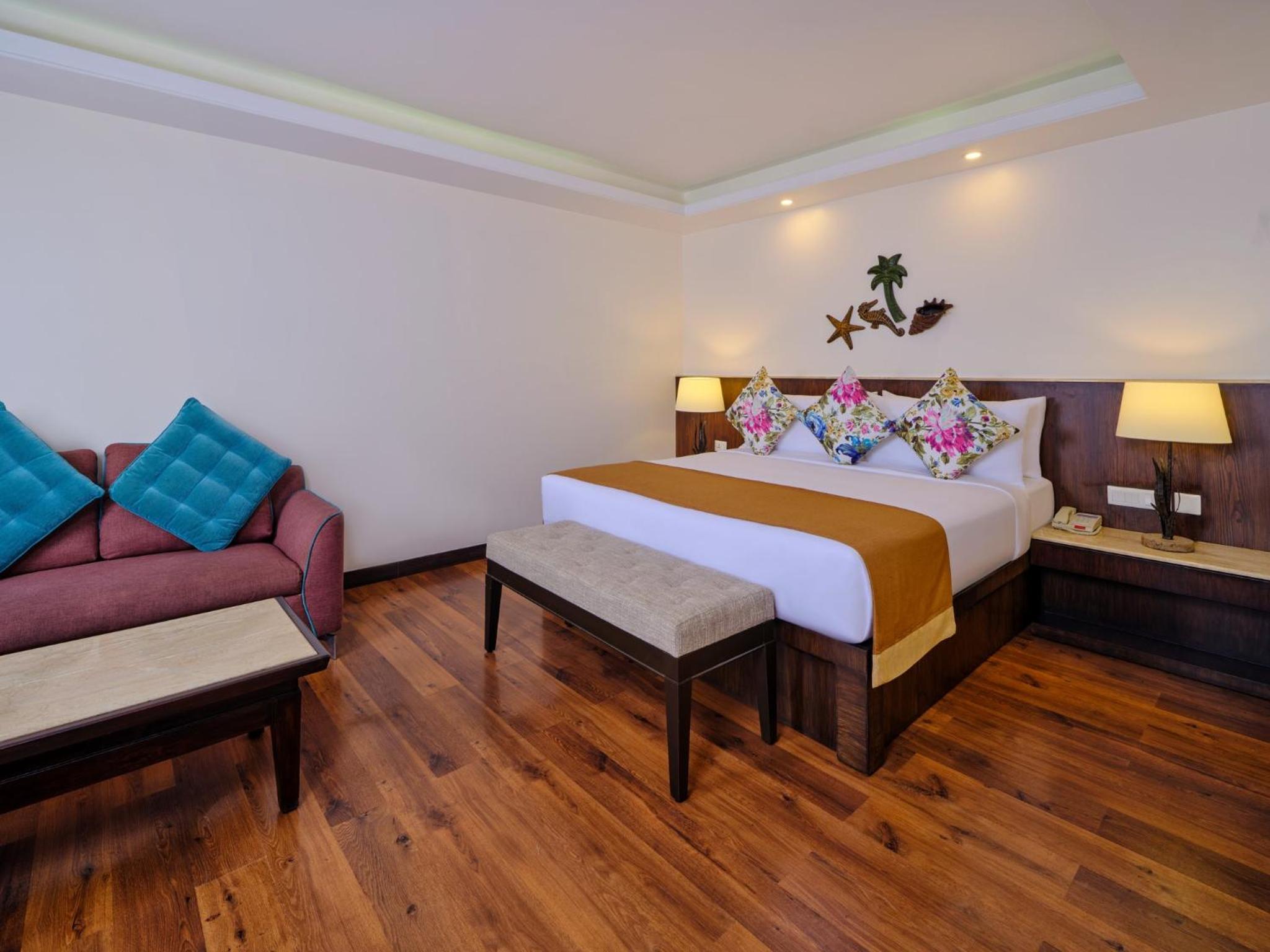 Premium King Room - Photo 5