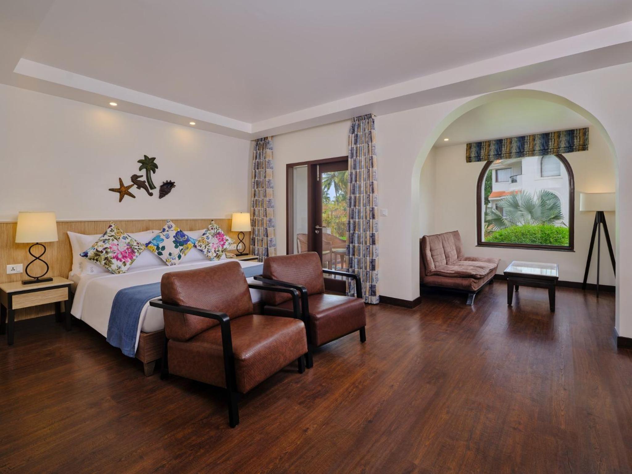 Premium King Room - Photo 3