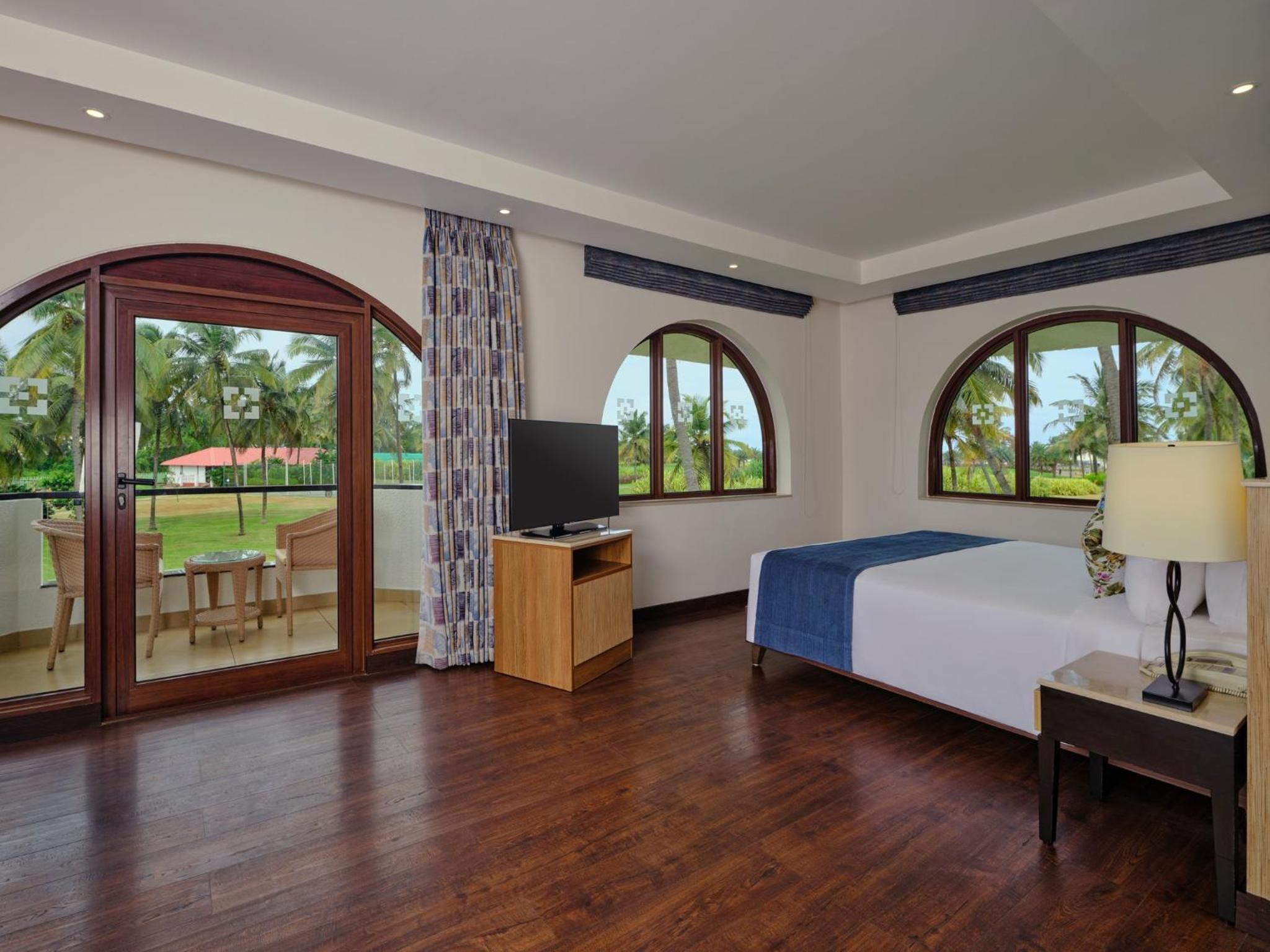 Premium King Room with Ocean View - Smoking - Photo 2