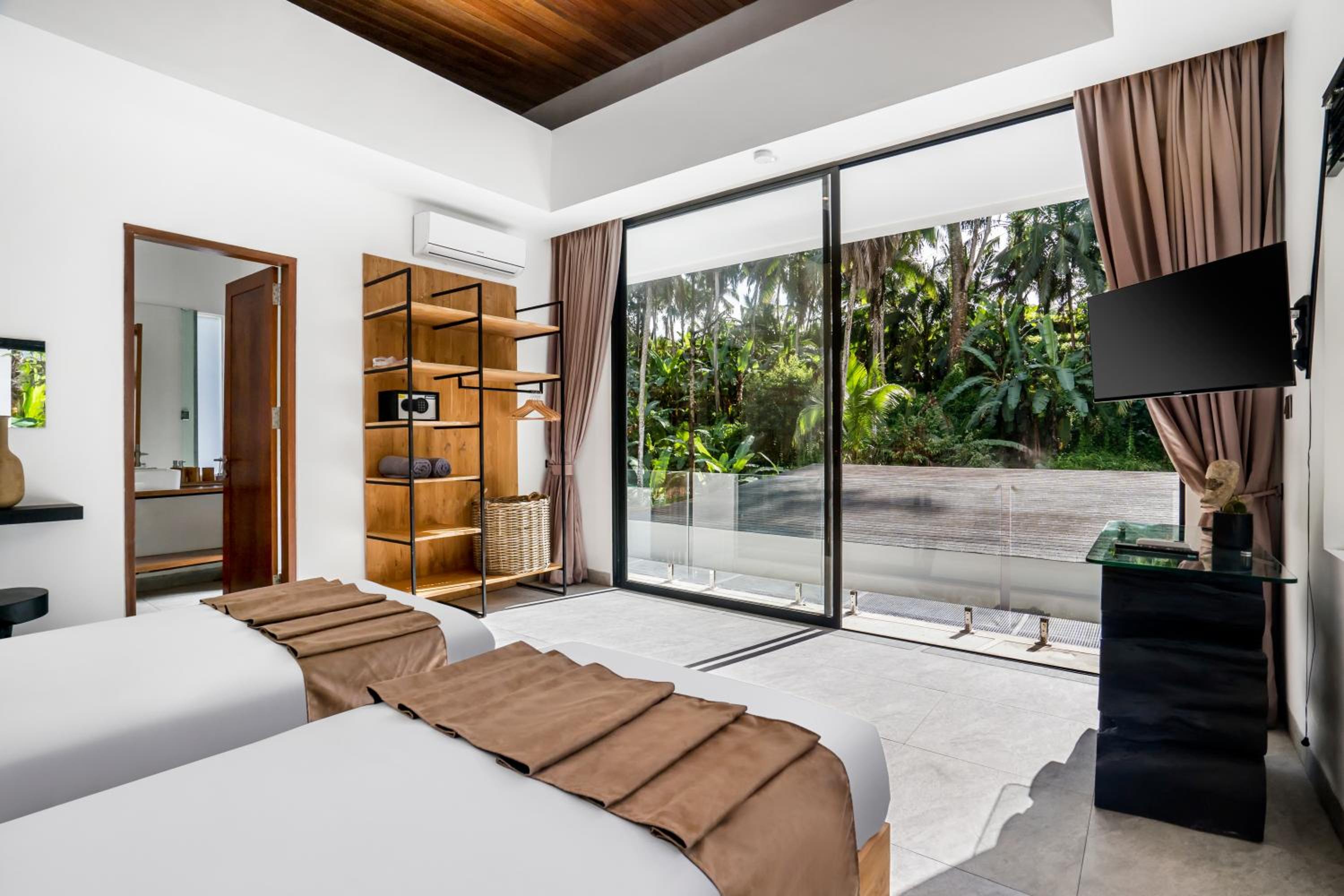 Three-Bedroom Villa - Photo 28