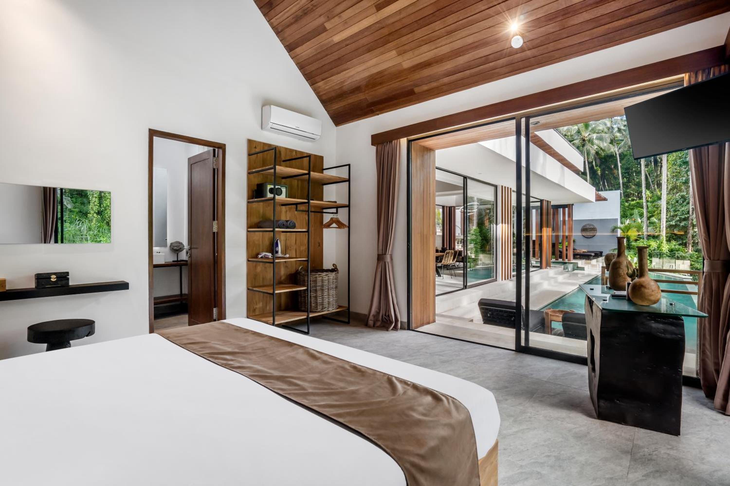 Three-Bedroom Villa - Photo 27