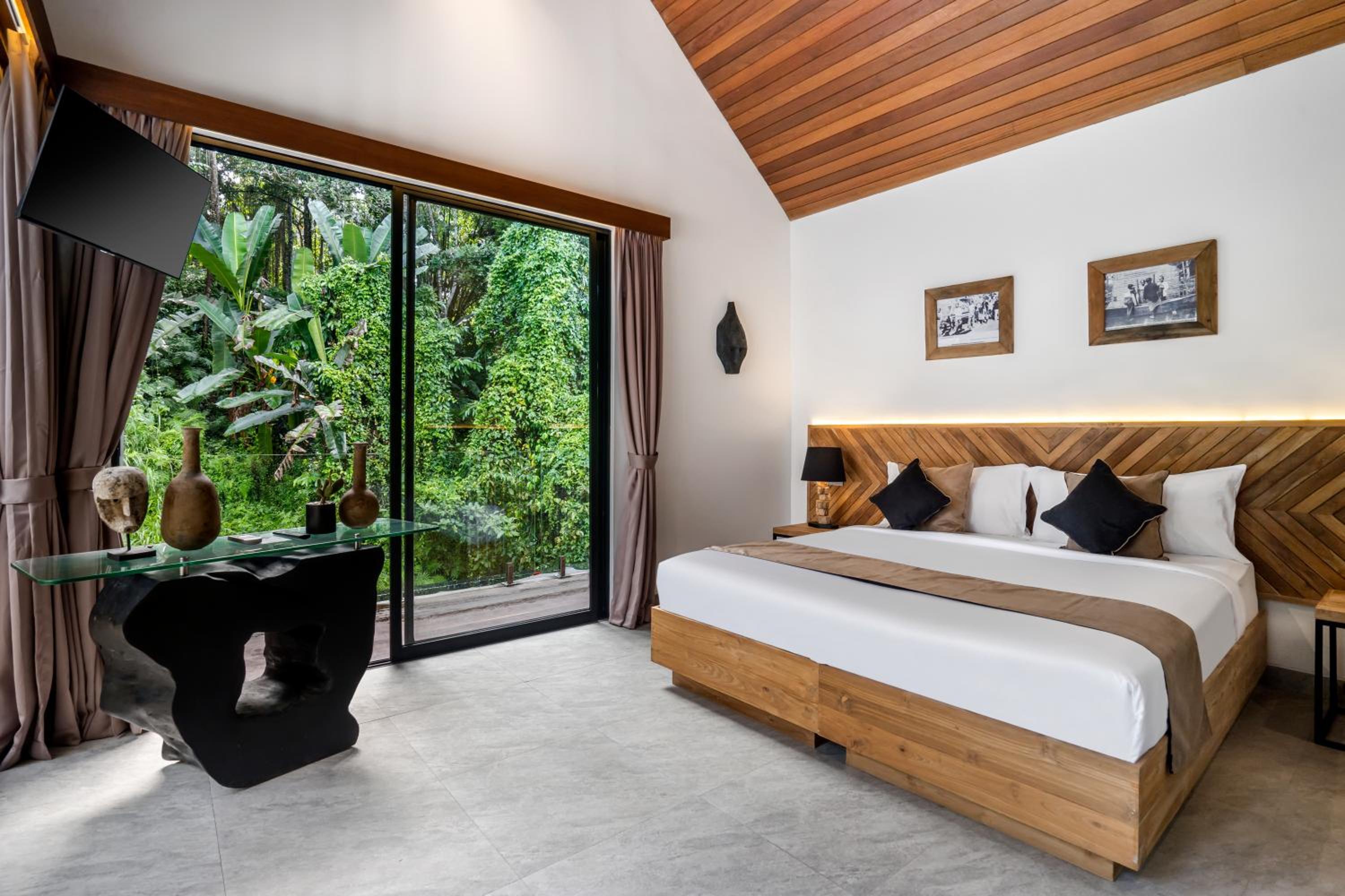 Three-Bedroom Villa - Photo 26
