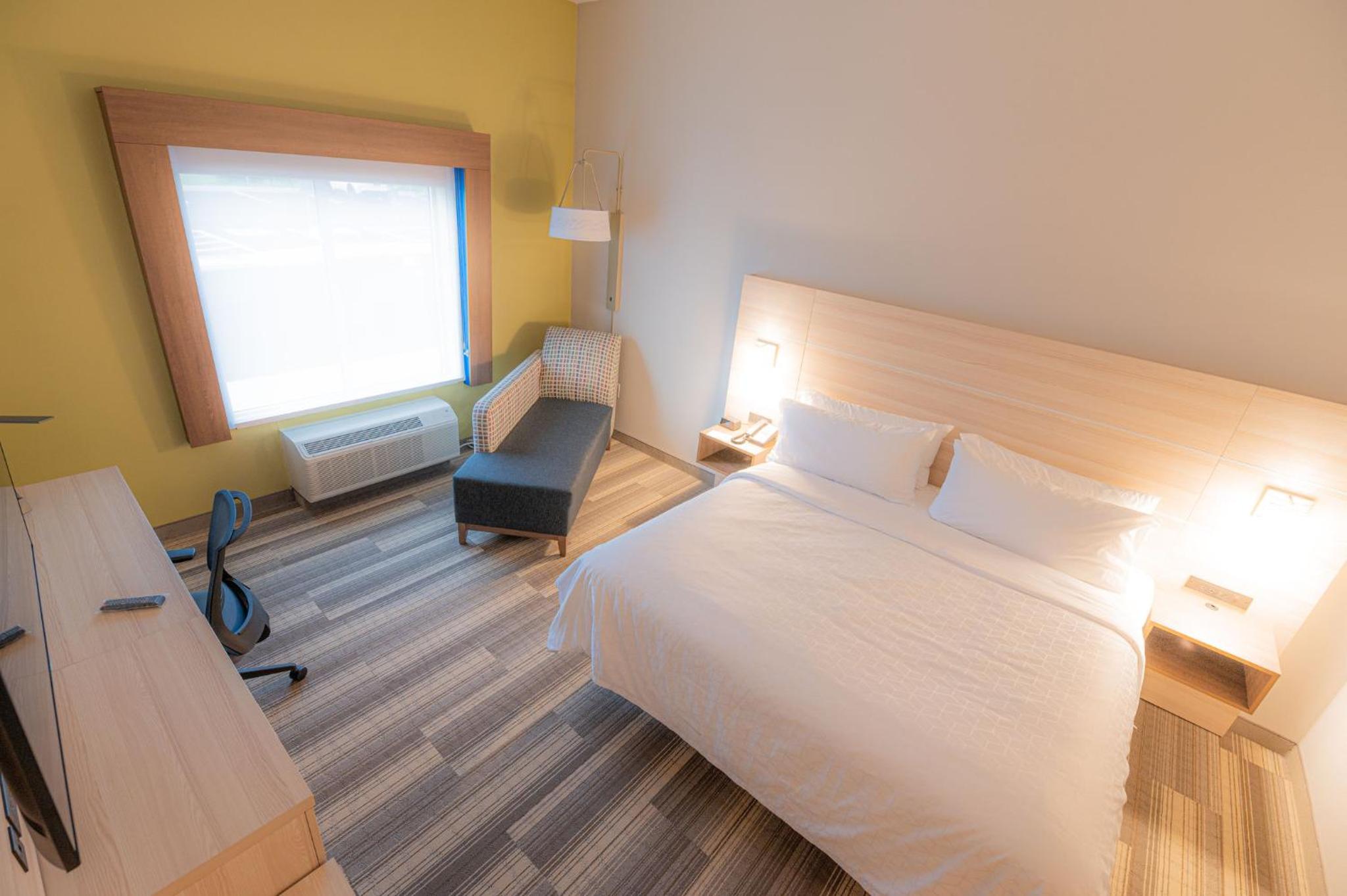 Standard King Room - Photo 2