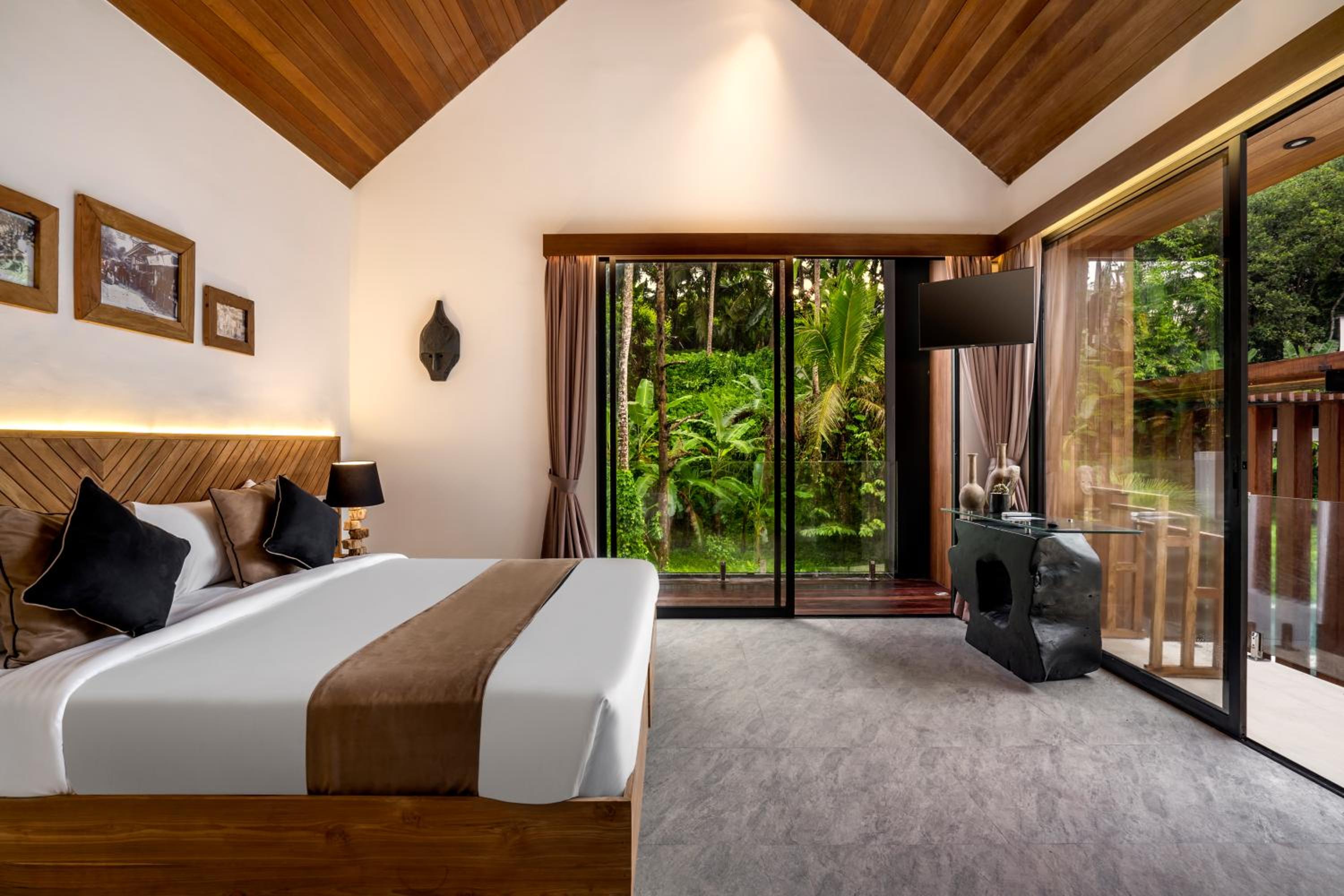 Three-Bedroom Villa - Photo 16