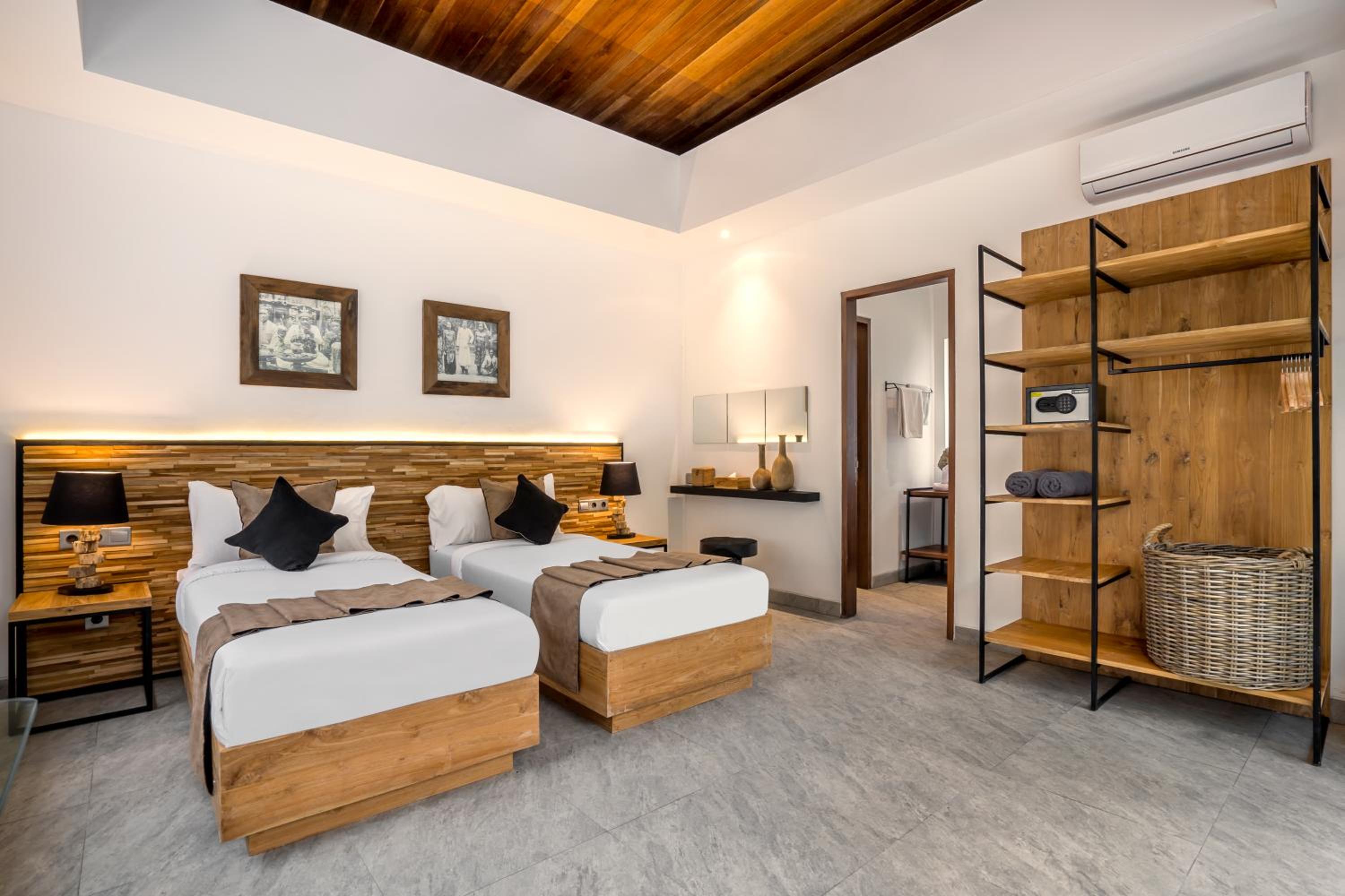 Three-Bedroom Villa - Photo 9