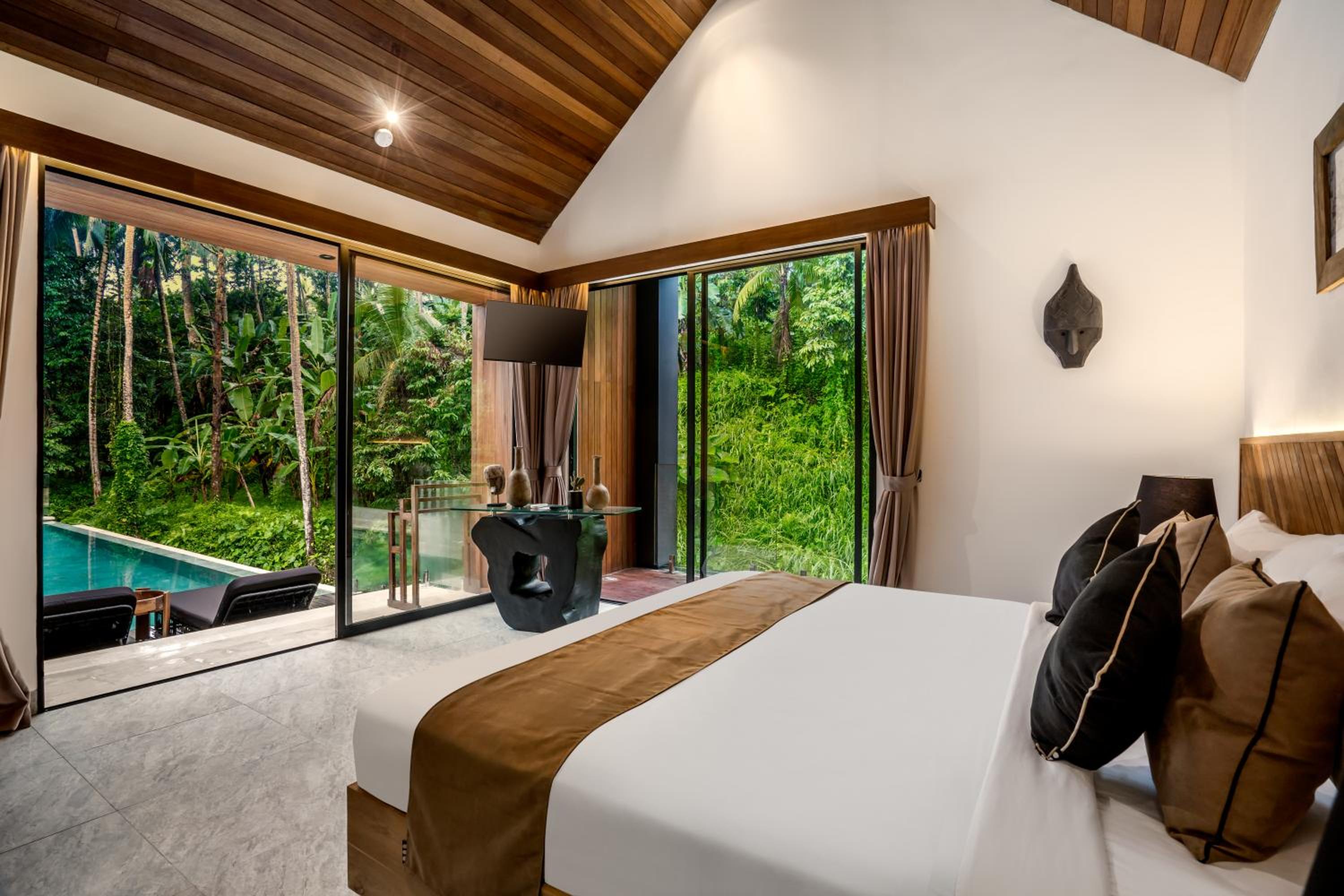 Three-Bedroom Villa - Photo 7