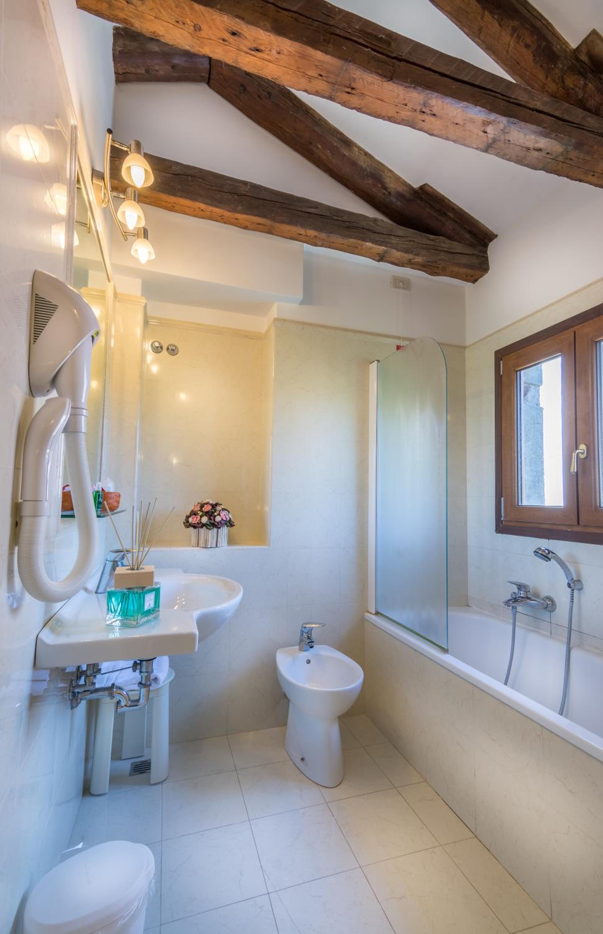 Superior Double Room with Canal View photo 2