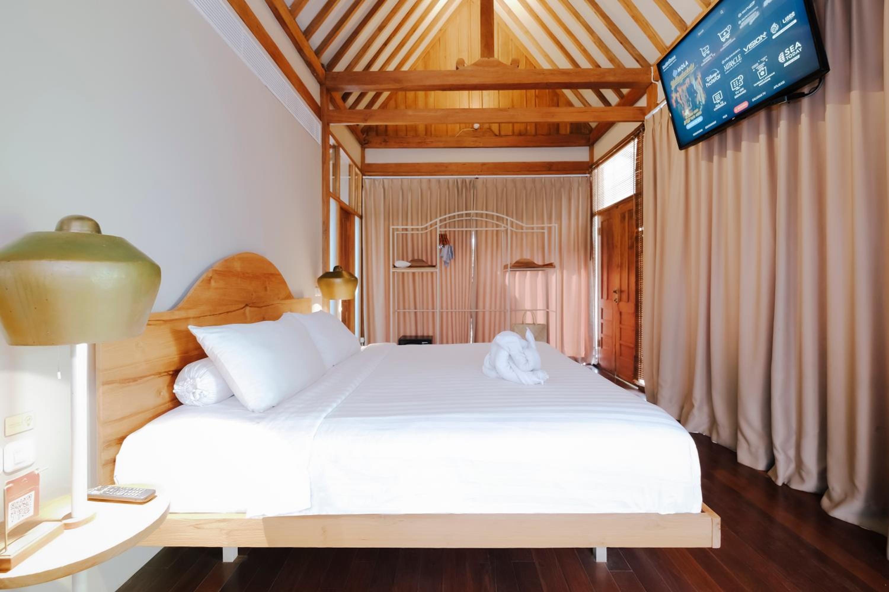 Gelung Villa with Private Pool - Photo 2