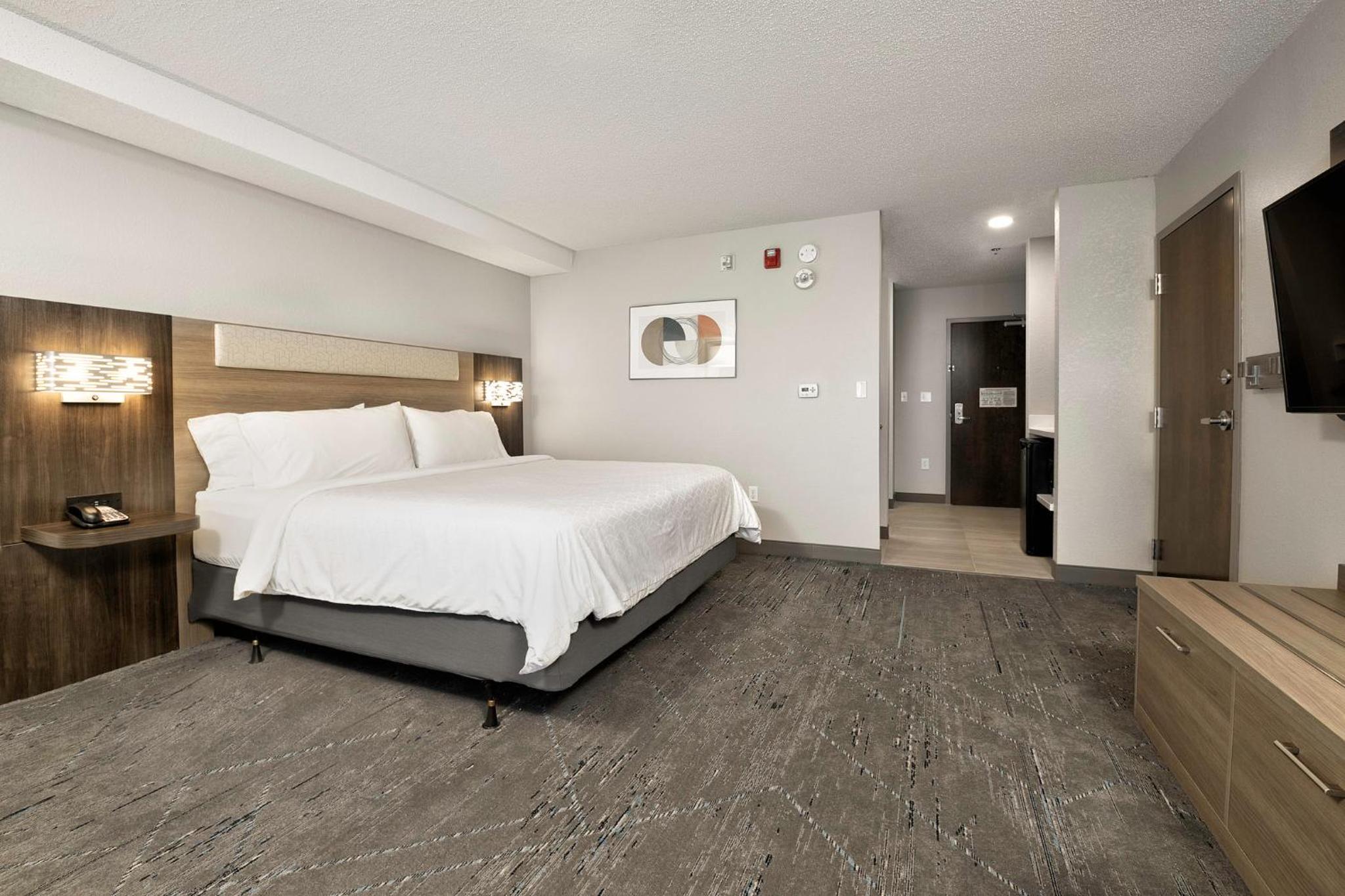 King Room - Mobility Access/Hearing Accessible - Photo 3