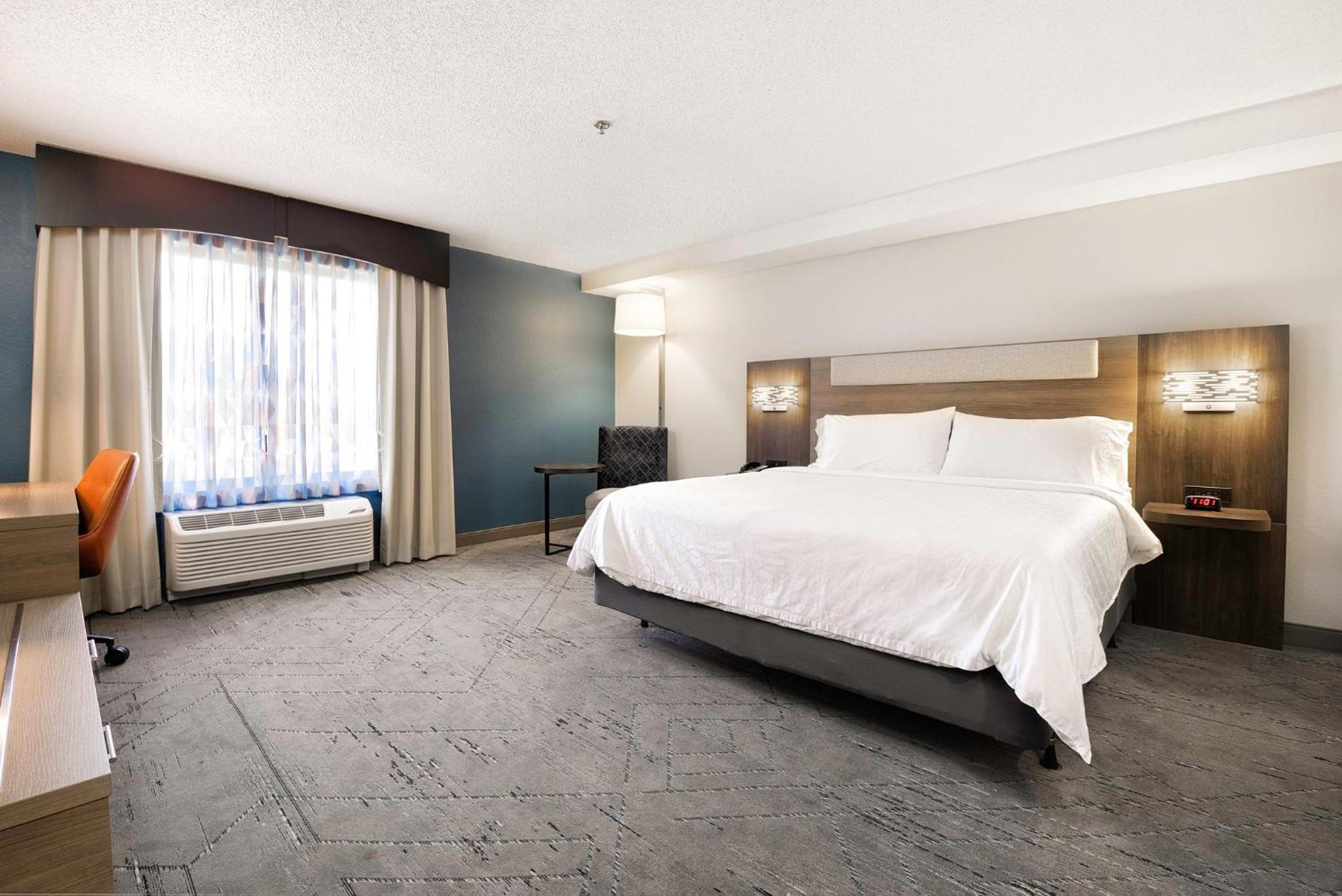 Standard King Room - Photo 3