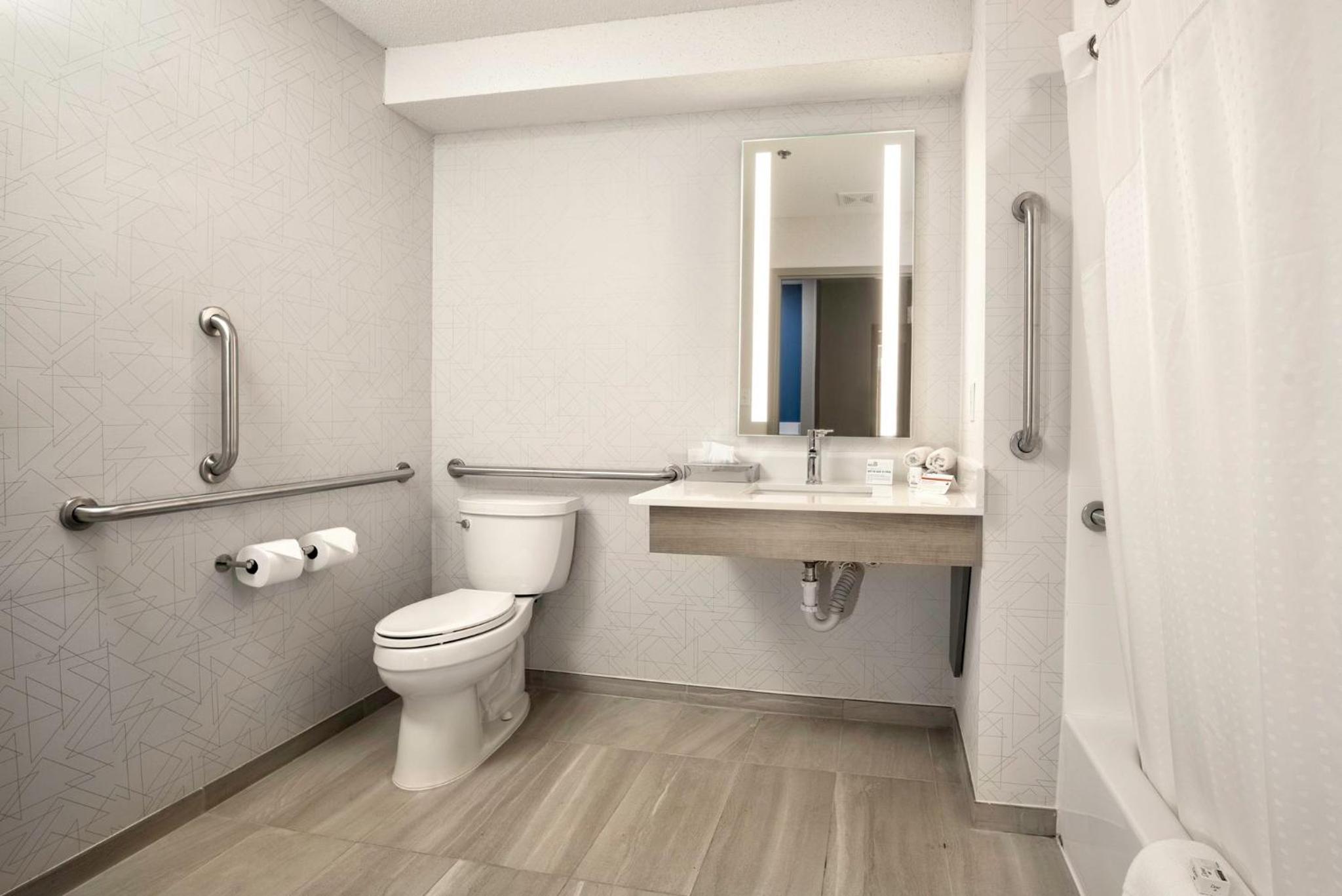 King Room - Mobility Access/Hearing Accessible - Photo 2