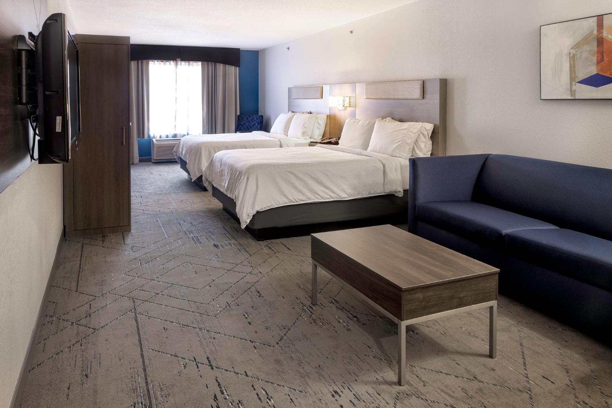 Queen Suite with Two Queen Beds and Sofa Bed - Photo 1