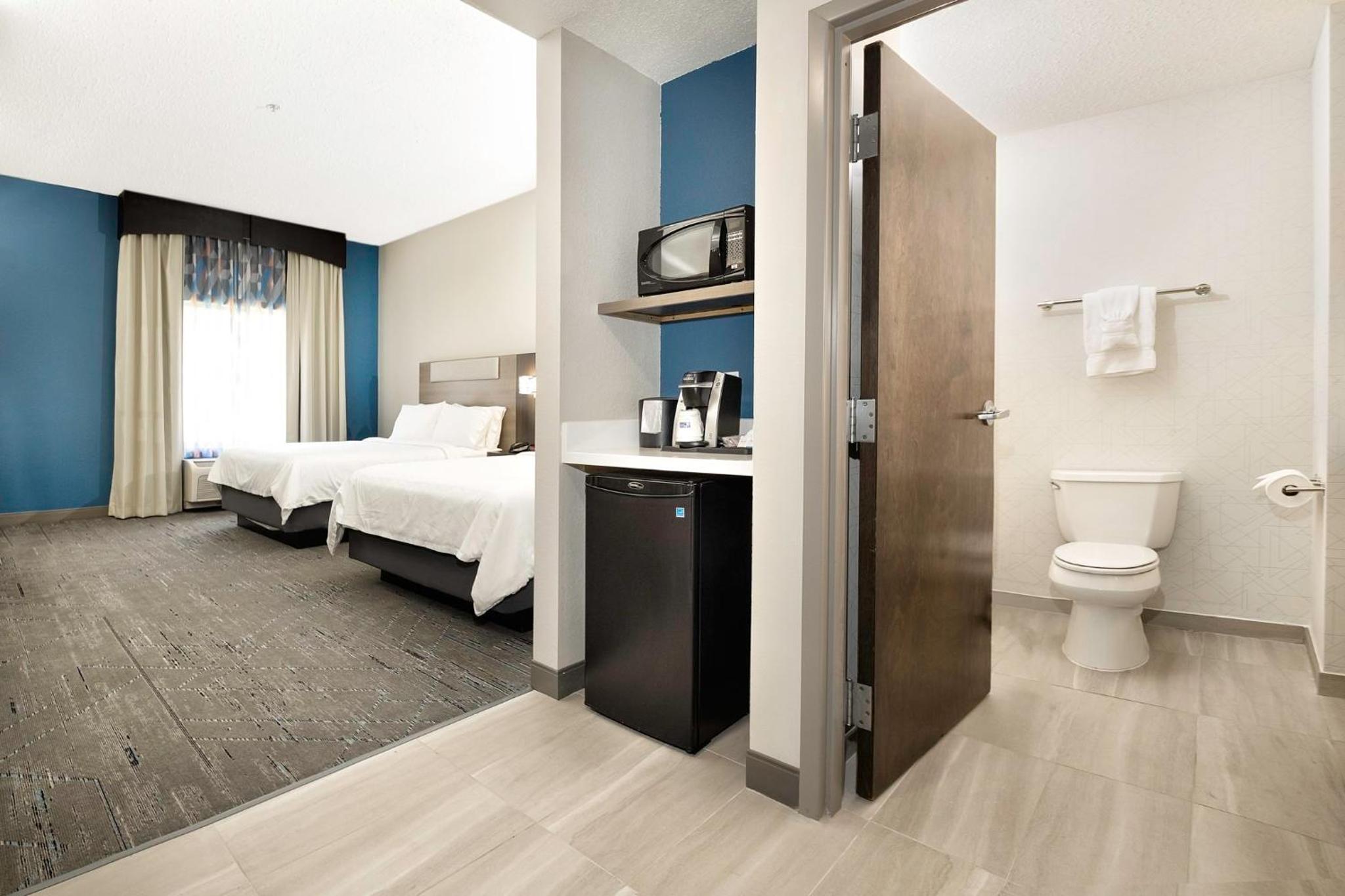 Standard Room with Two Queen Beds - Photo 1