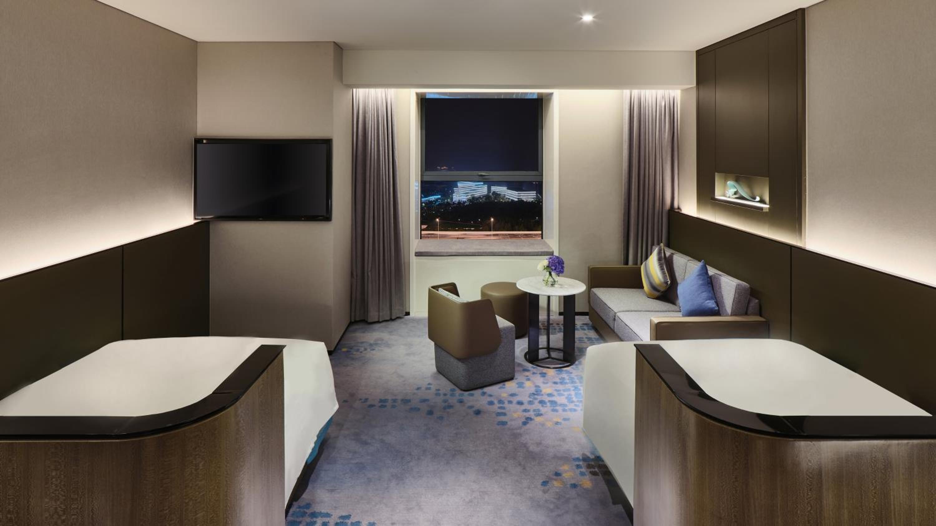 Premium Twin Room - Photo 2