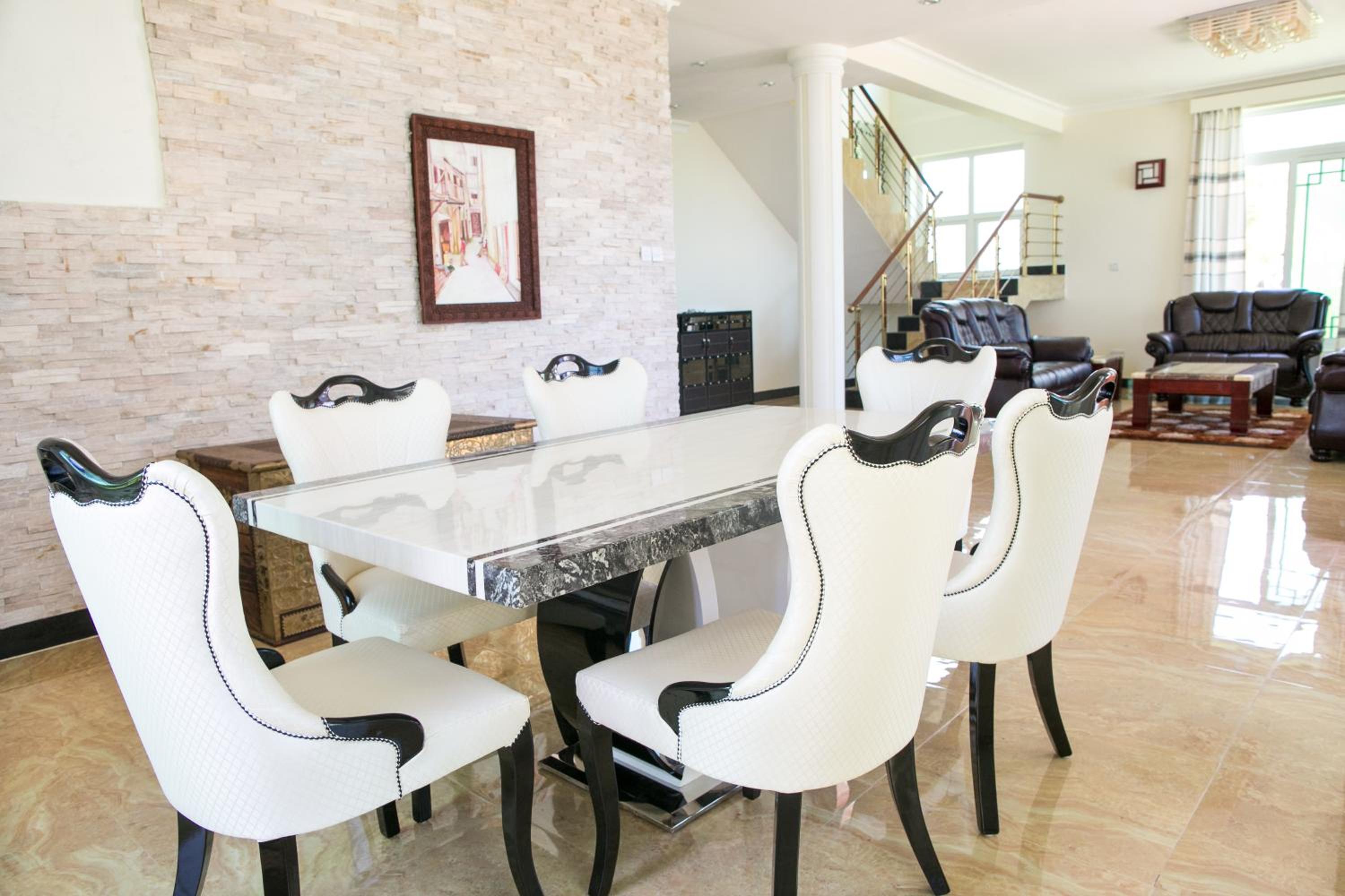Three-Bedroom Villa - Photo 7