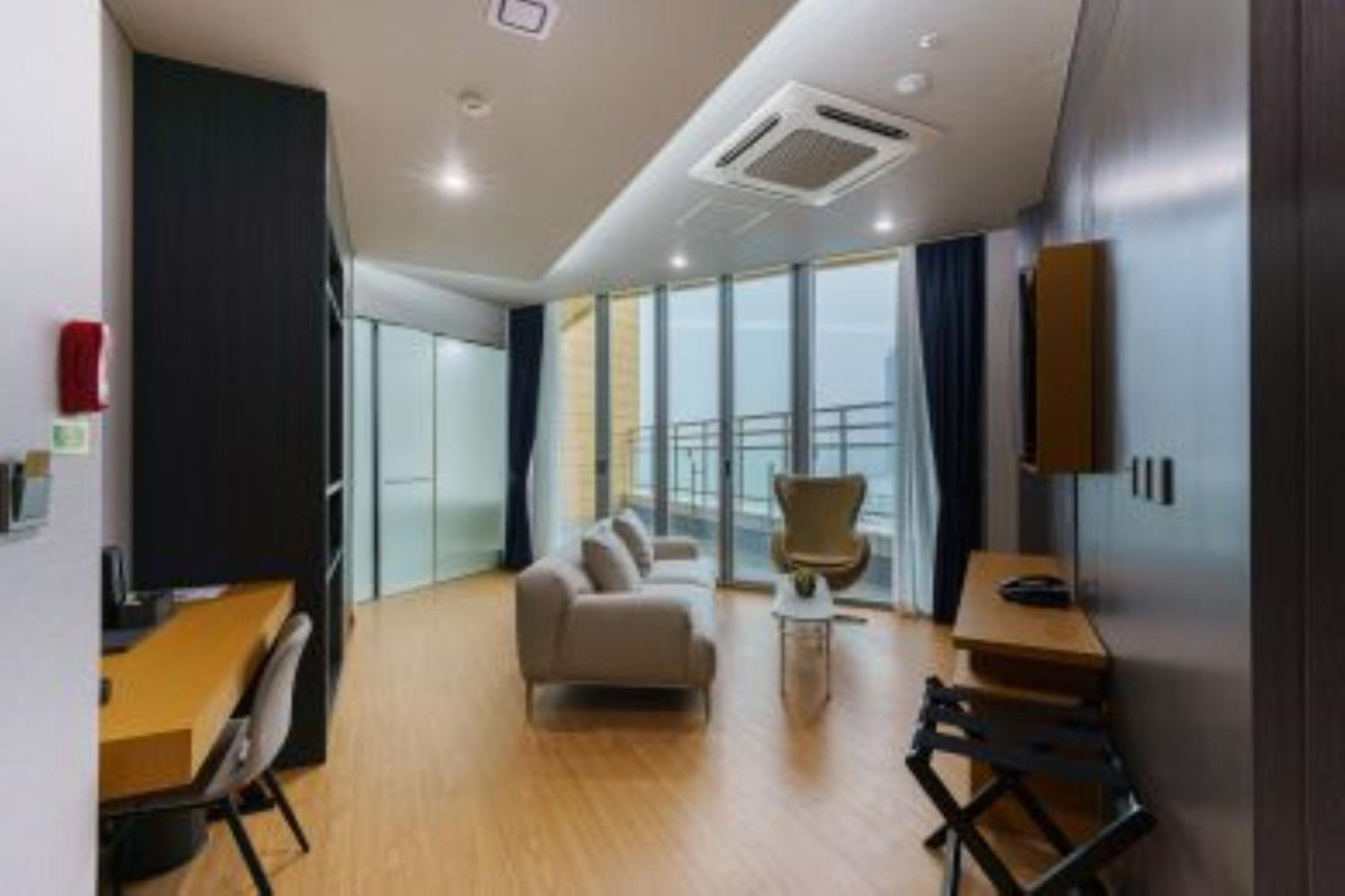Marine Suite City - Photo 9