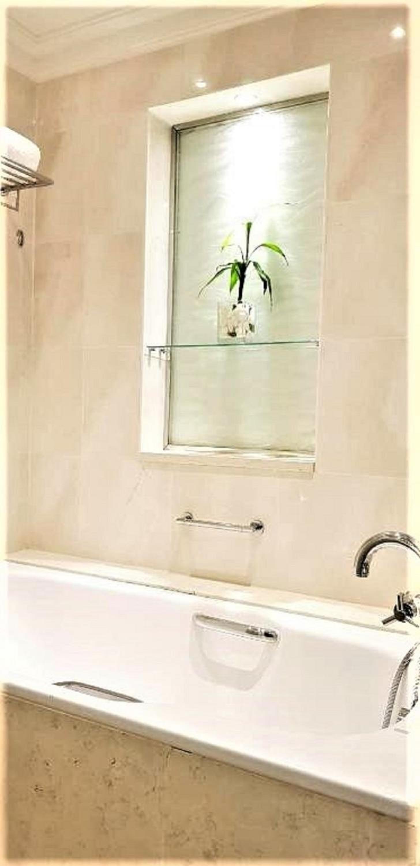 Deluxe Twin Room with Partial Sea View - Photo 4