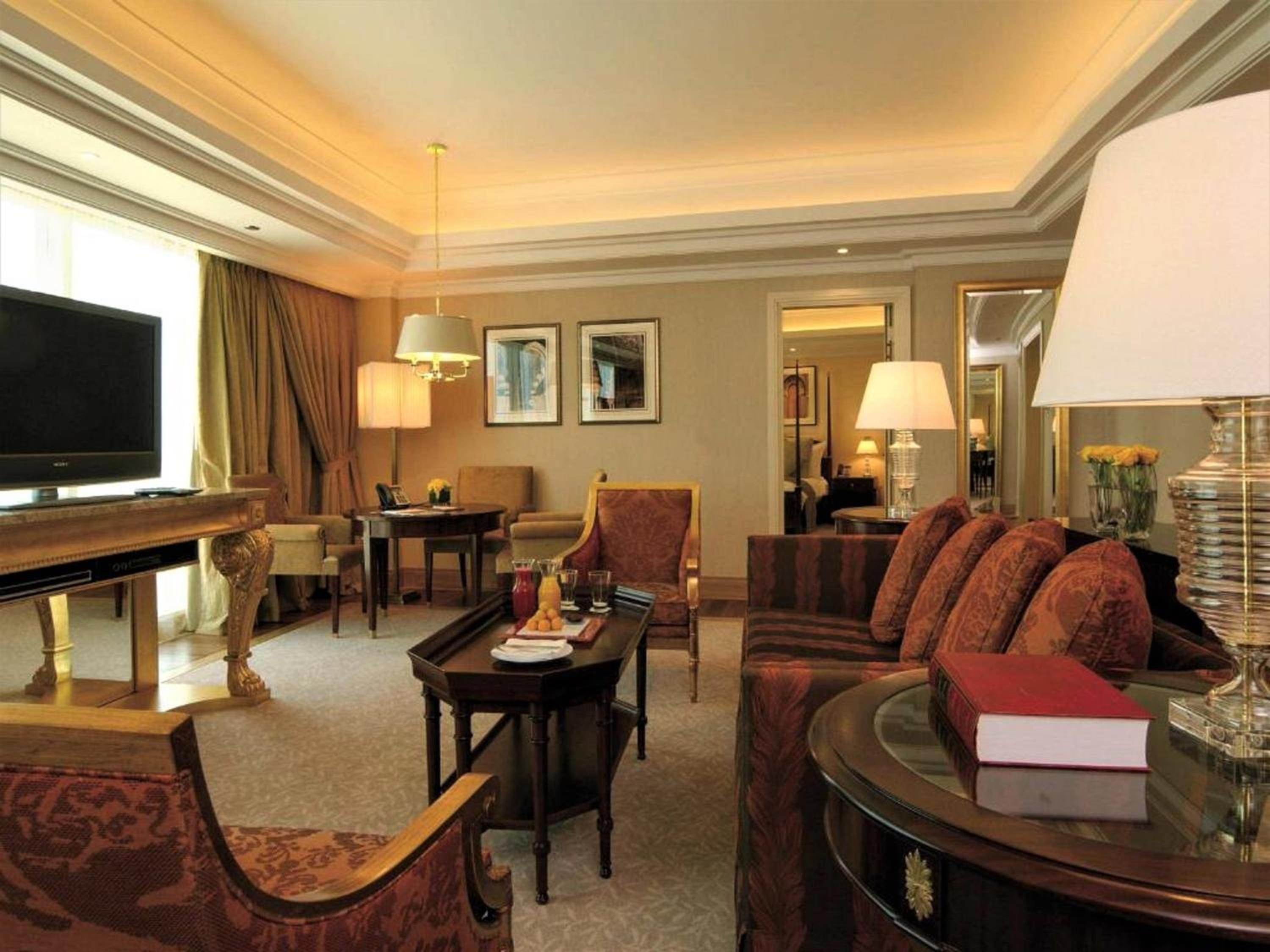 Executive Suite - Photo 4