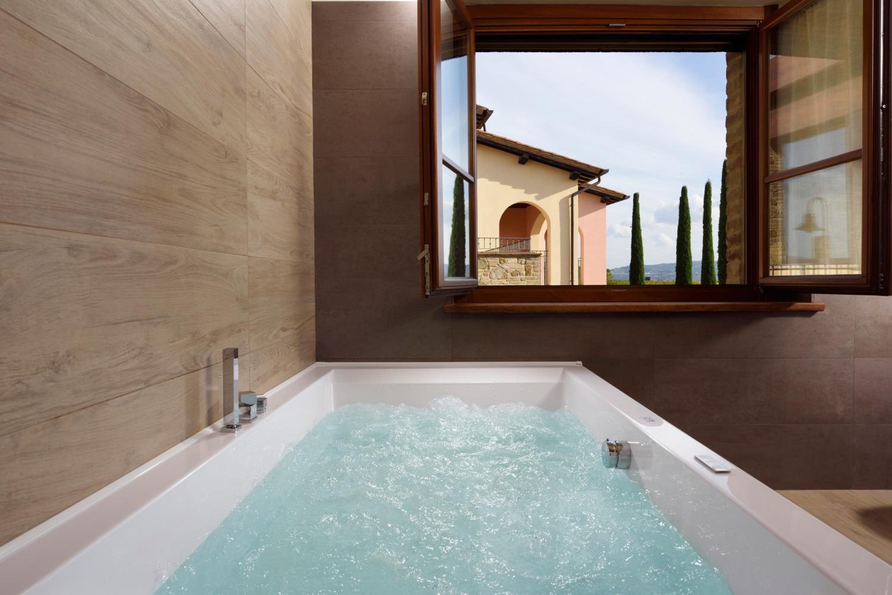 Suite with Balcony and Spa Access photo 3