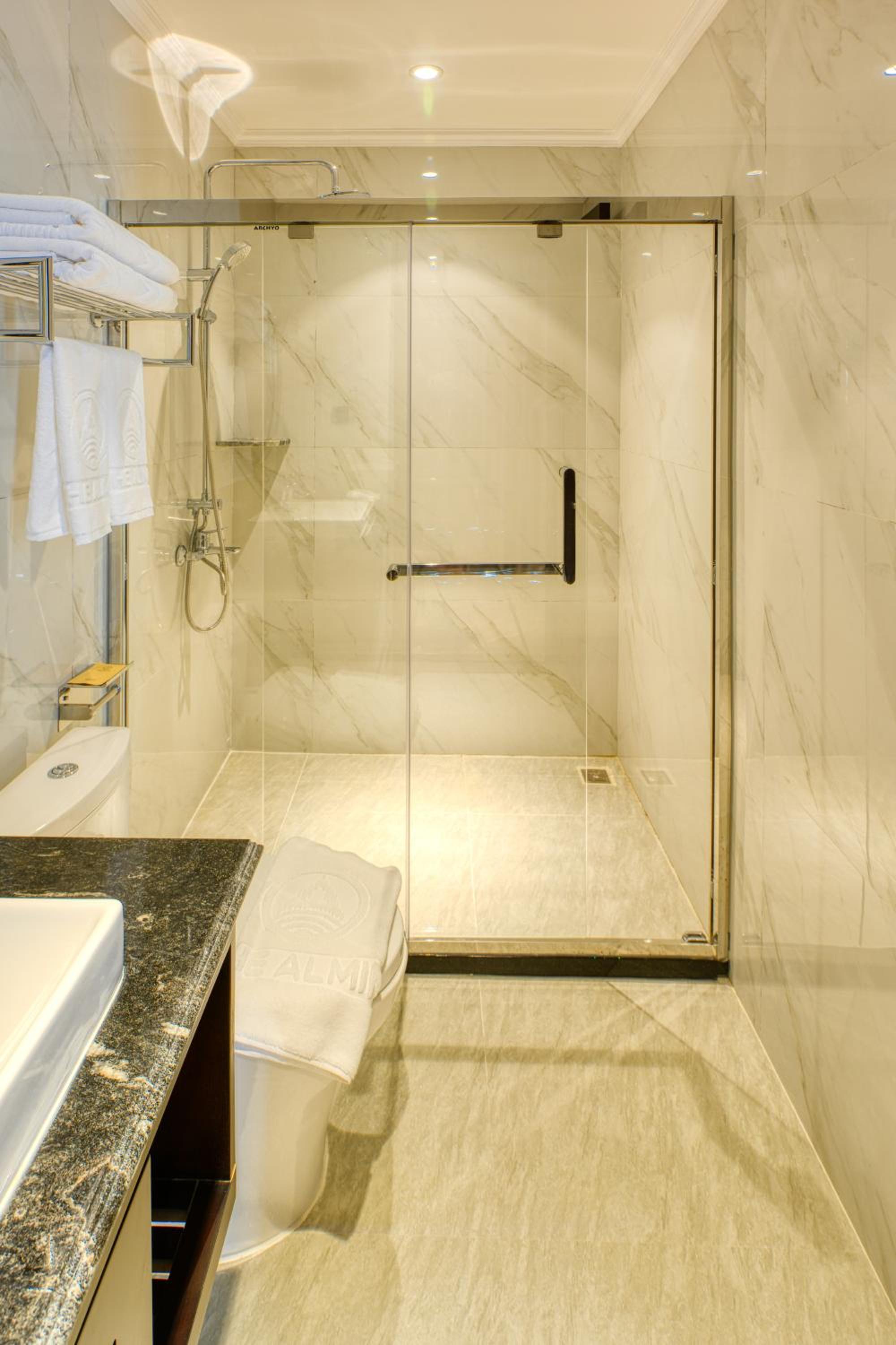 Superior King Room - Photo 5