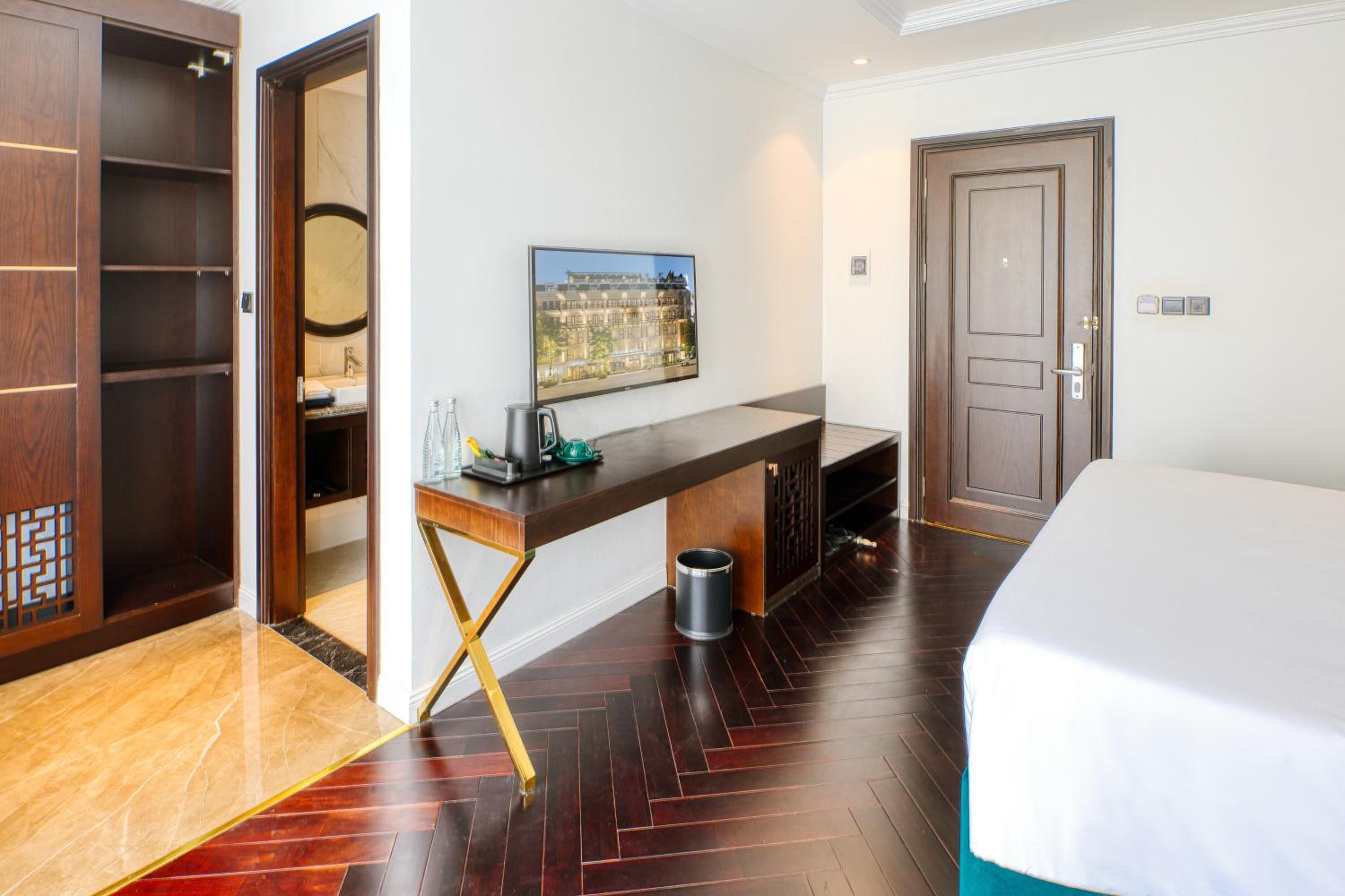 Superior King Room - Photo 4