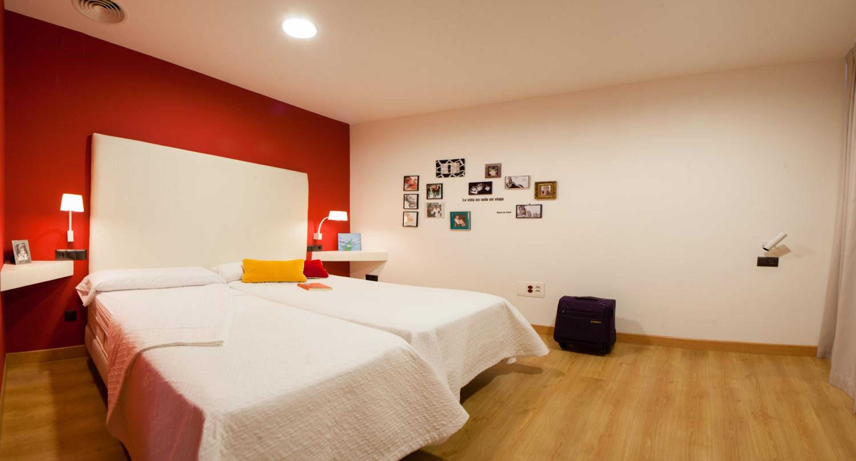 Double Room with Private Bathroom - Photo 3