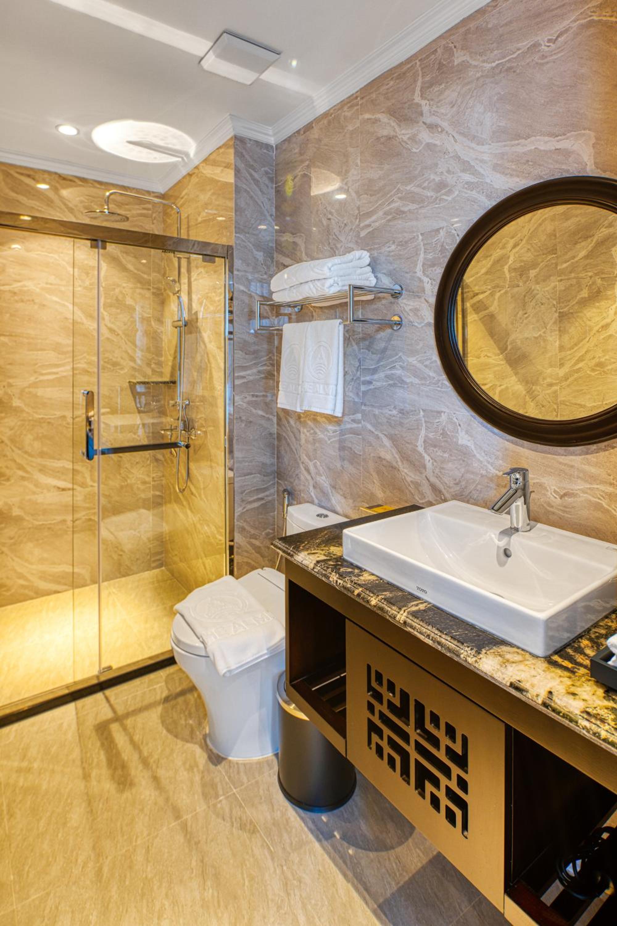 Deluxe King Room - Photo 5