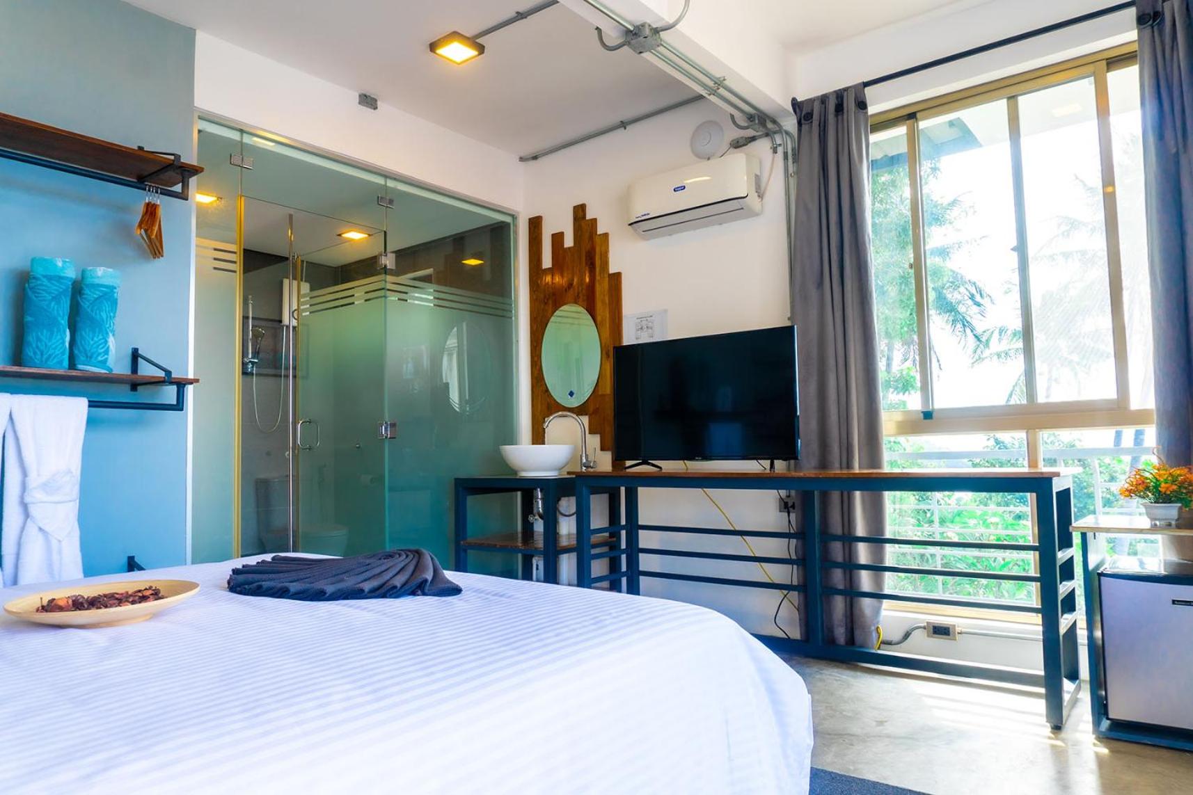 Deluxe Queen Suite - Photo 24