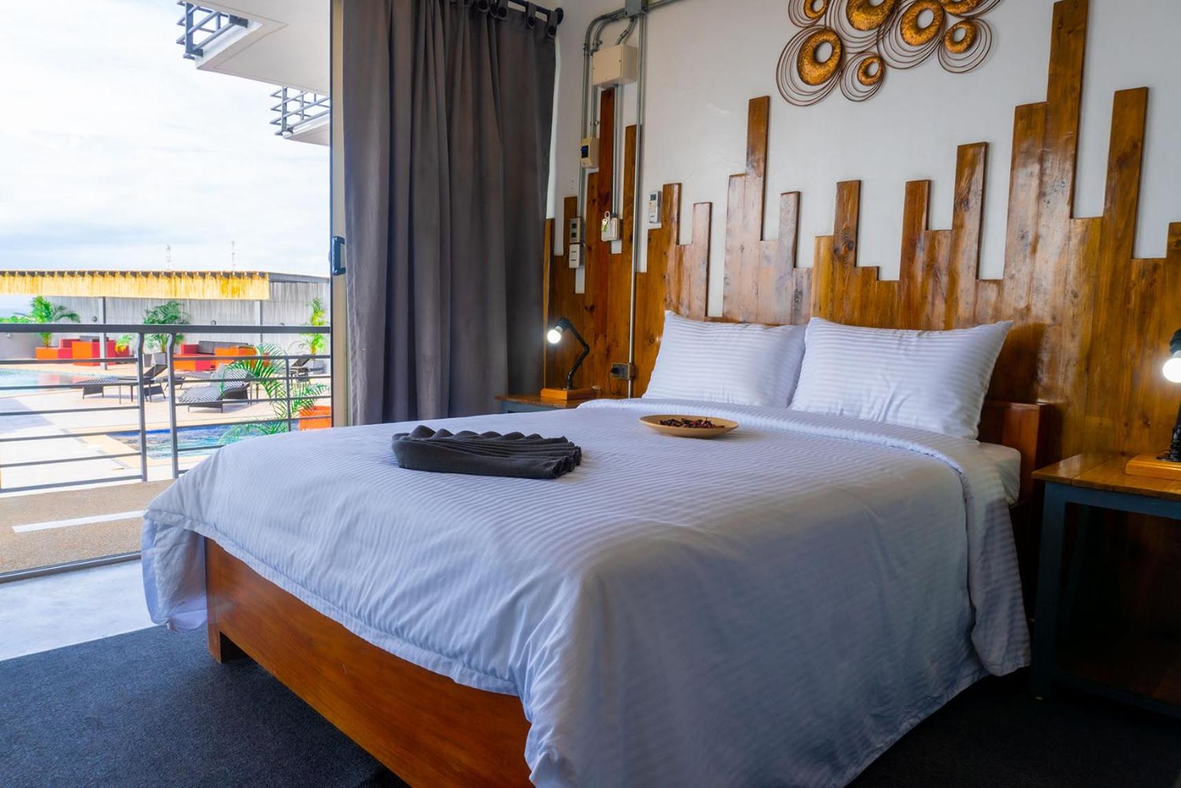 Deluxe Queen Suite - Photo 1