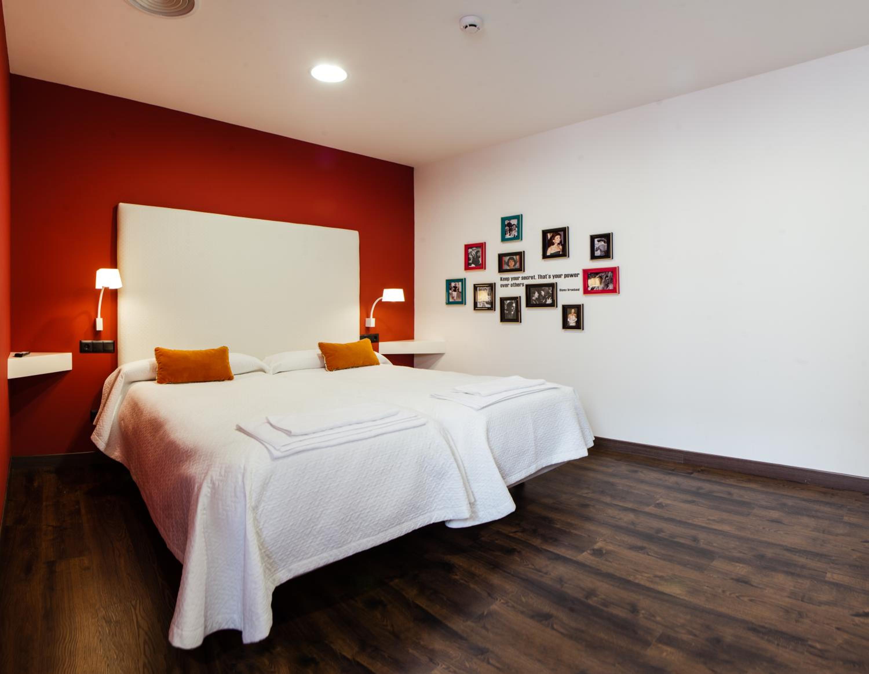 Double Room with Private Bathroom - Photo 1