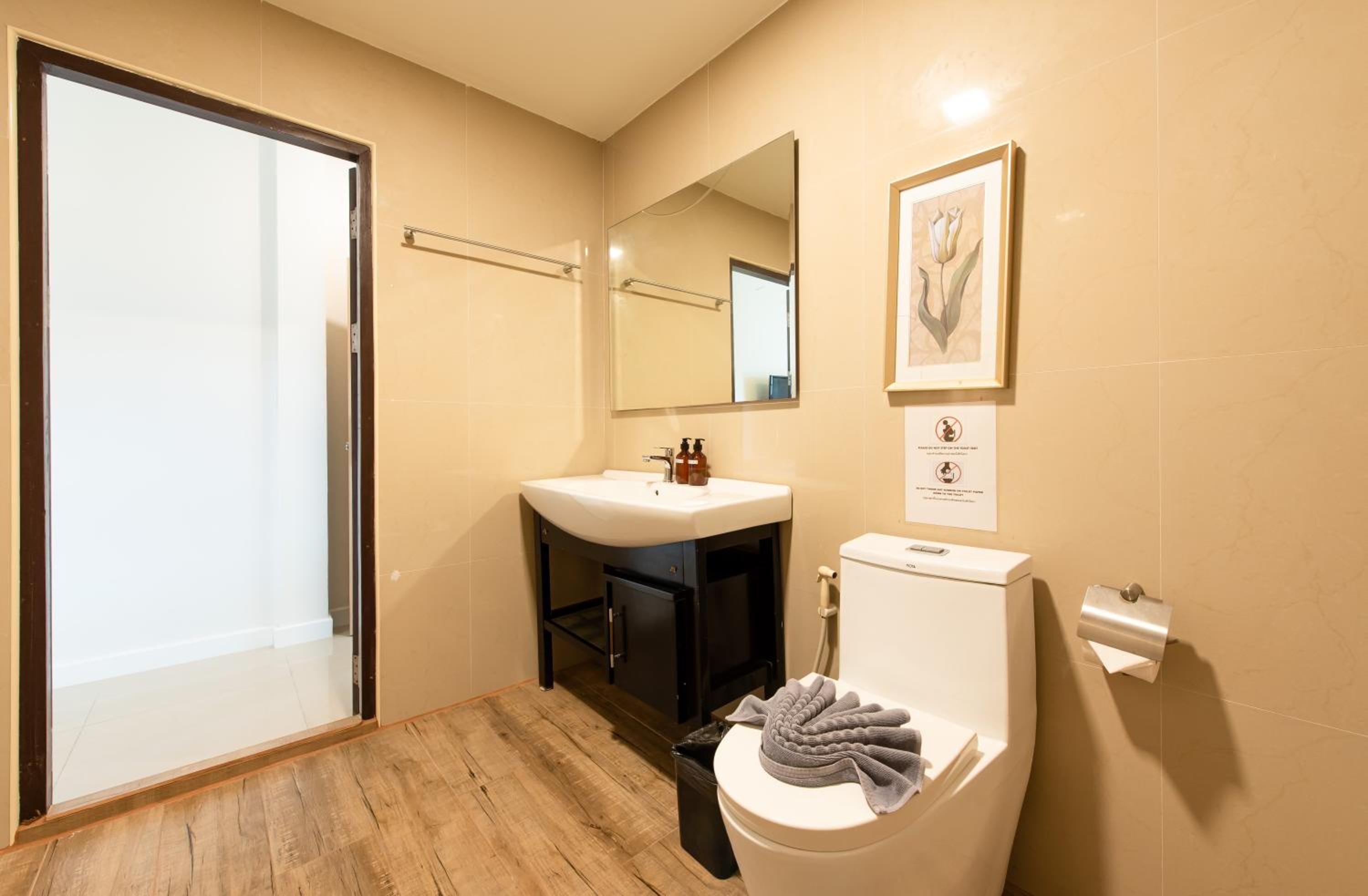 Deluxe Double Room - Photo 10