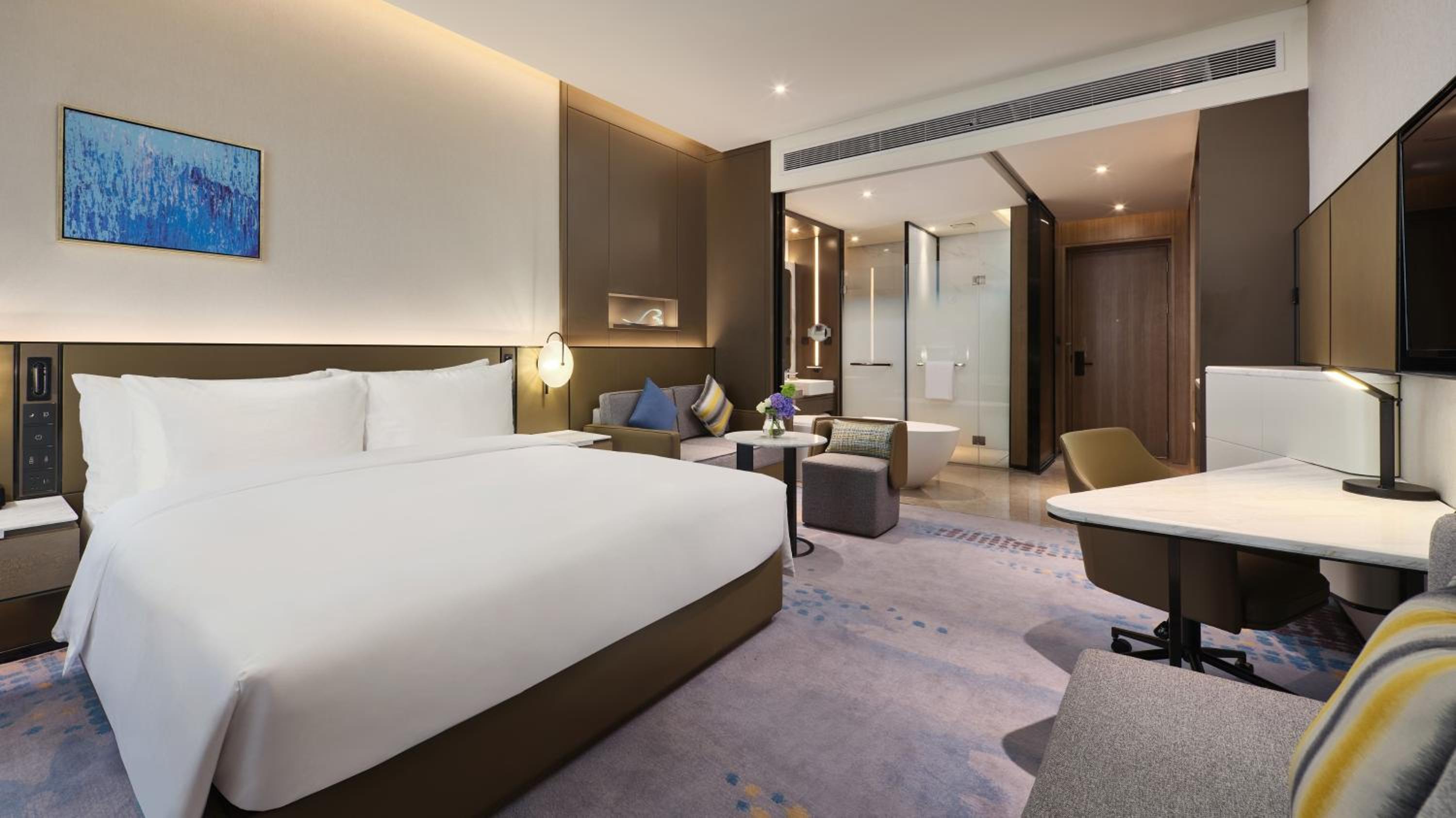 Standard King Room with Lake View - Photo 1