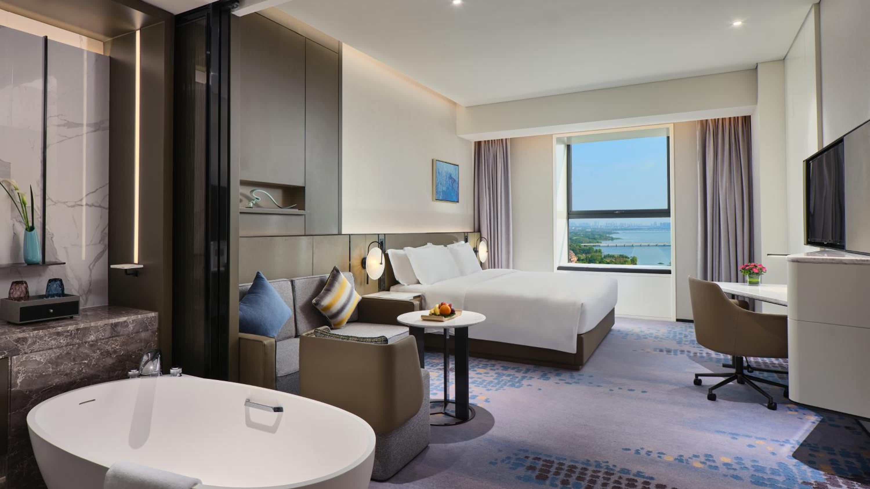 Premium King Room - Photo 2