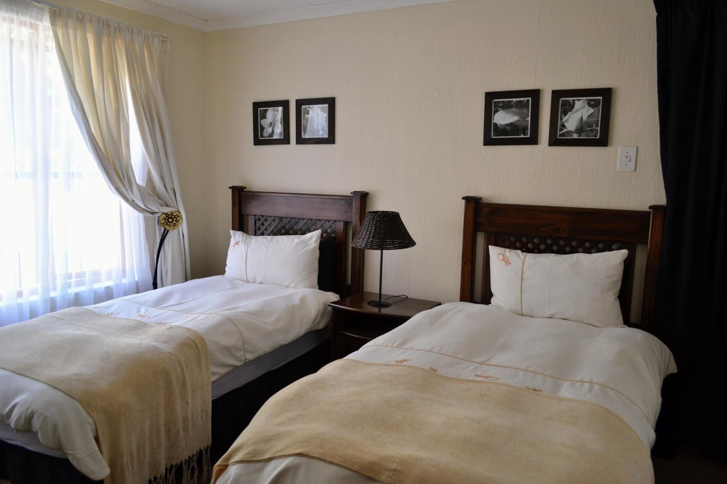 Three-Bedroom House photo 2