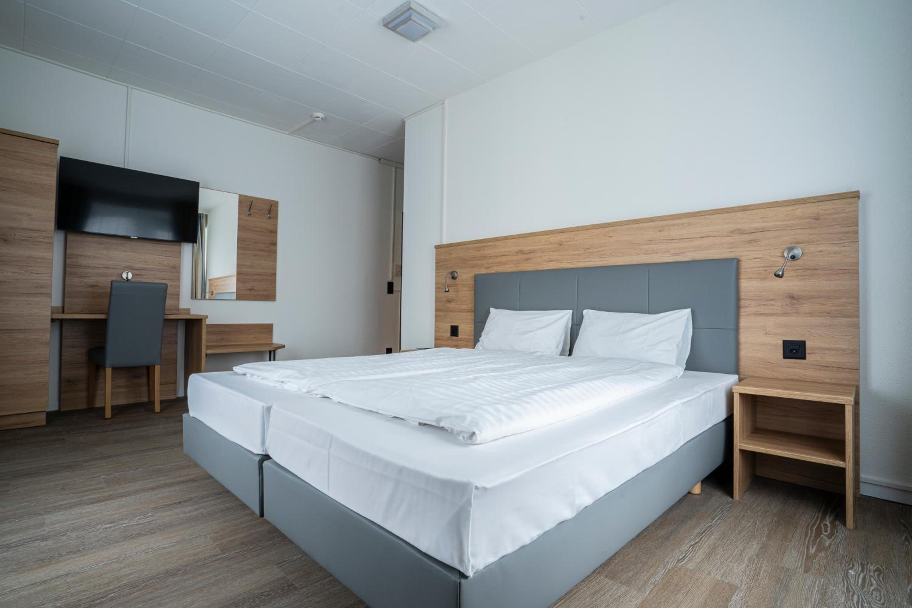Economy Double Room - Photo 5