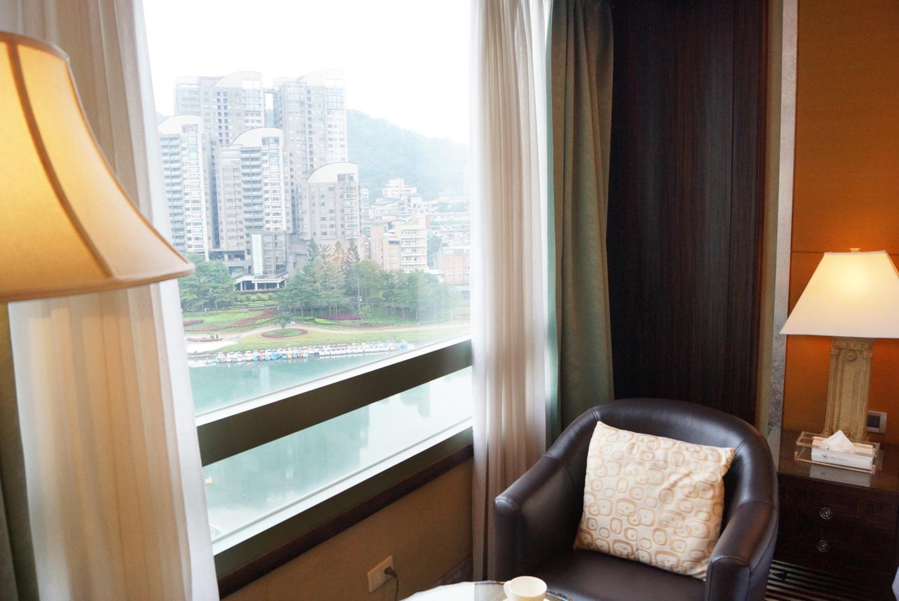 Standard Suite, Lake View