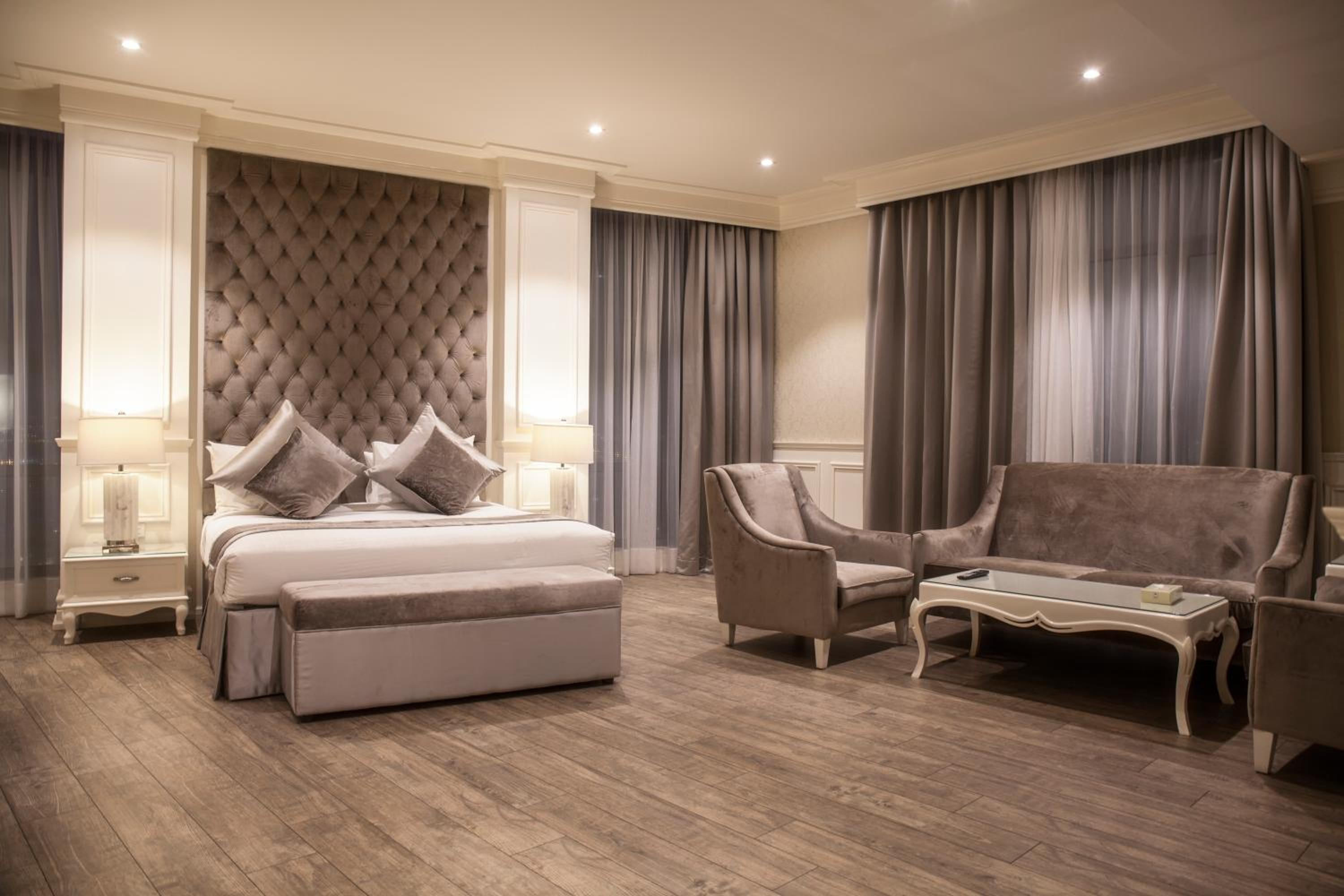 Executive Suite with Balcony photo 1