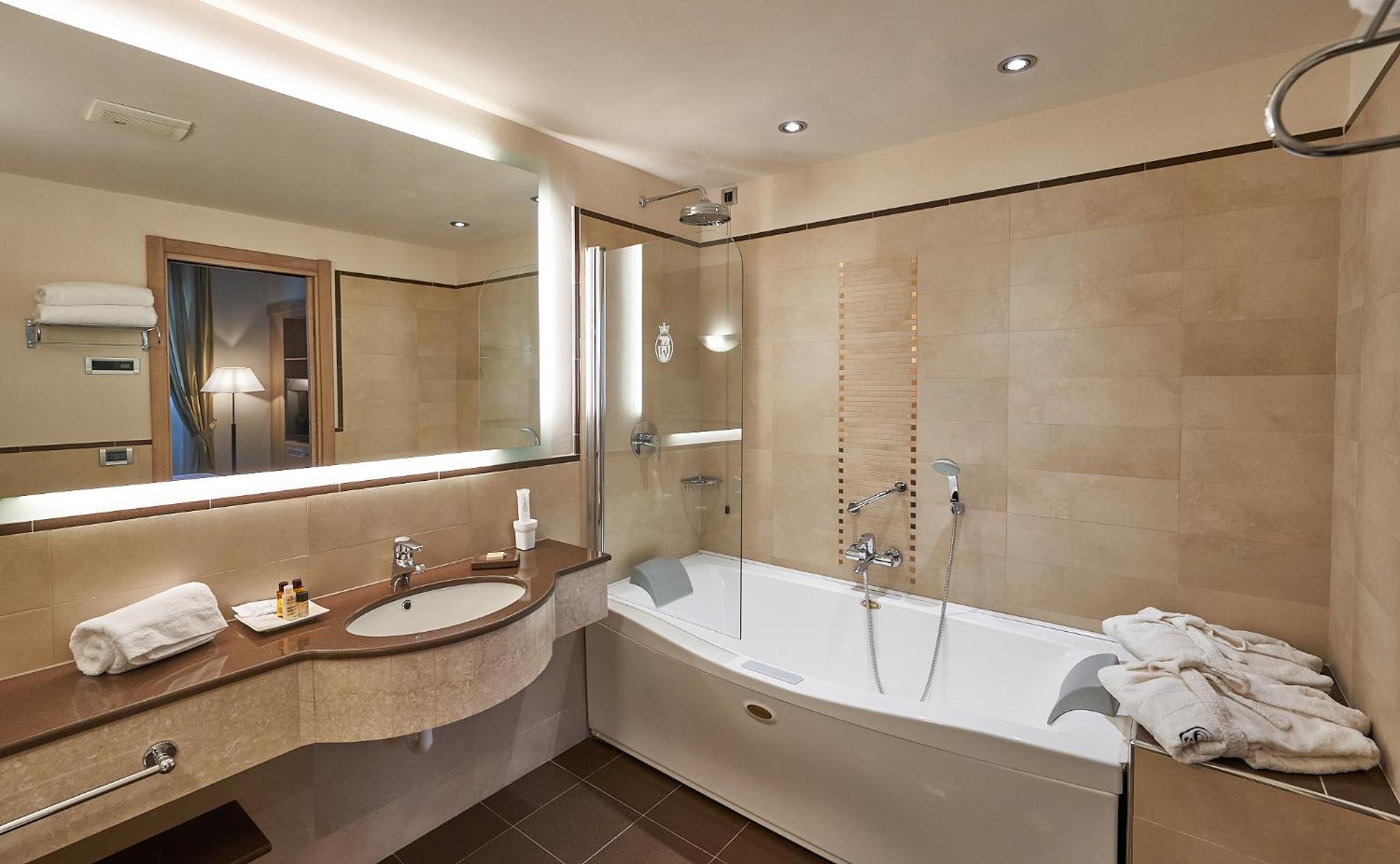 Suite - Photo 5