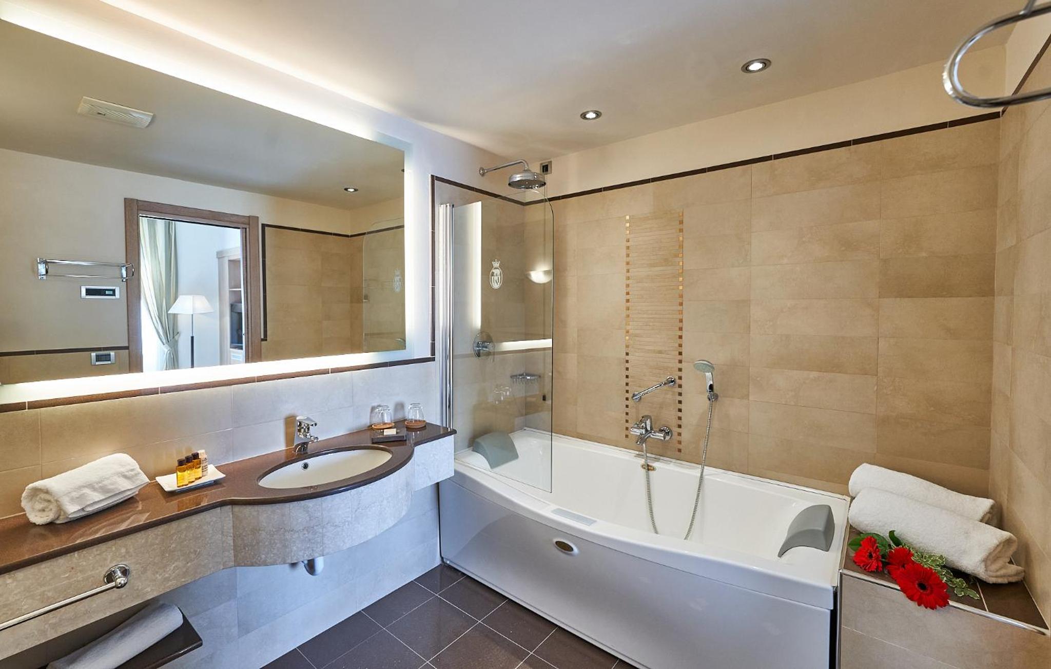 Suite - Photo 4