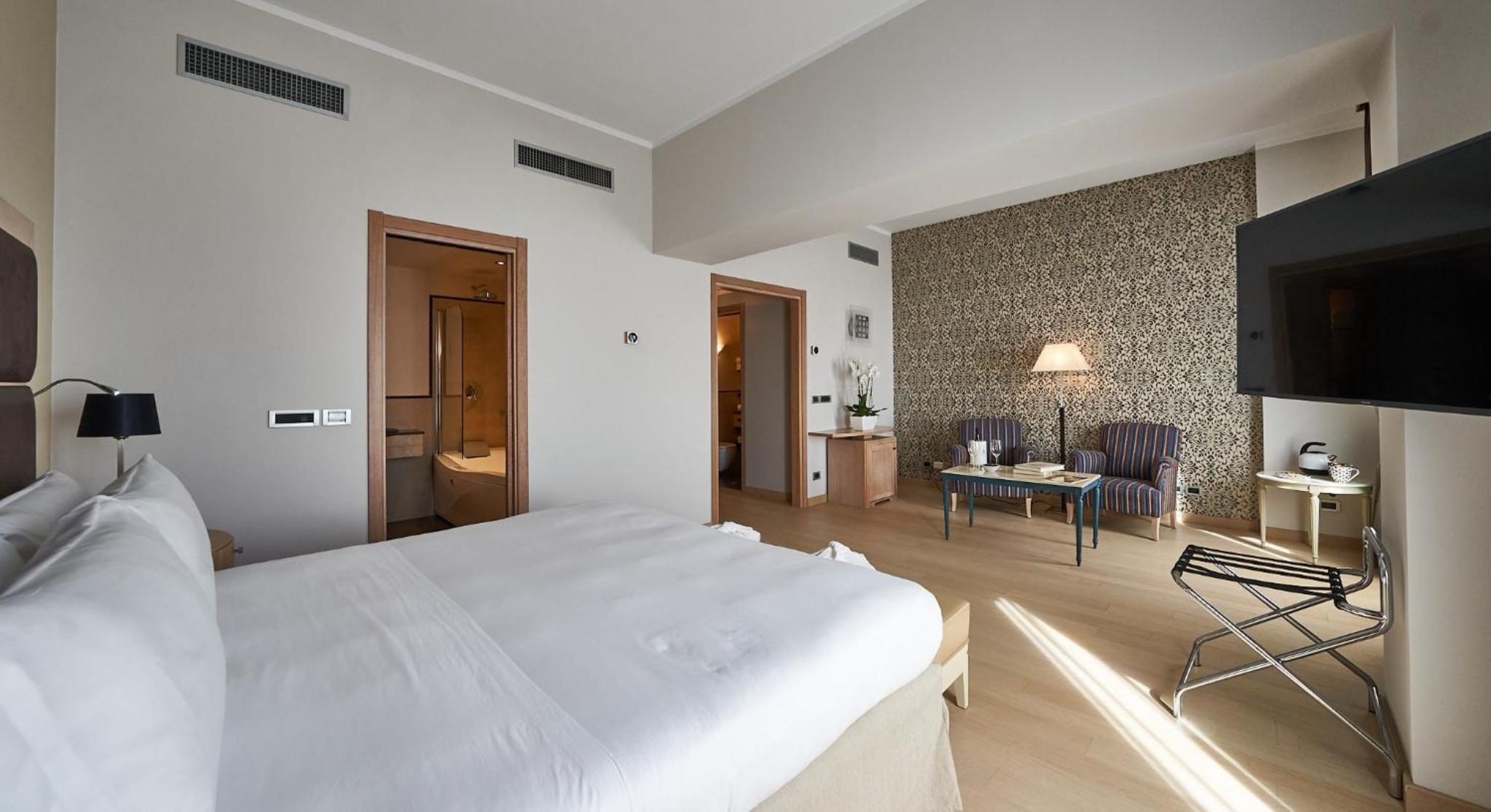 Suite - Photo 2