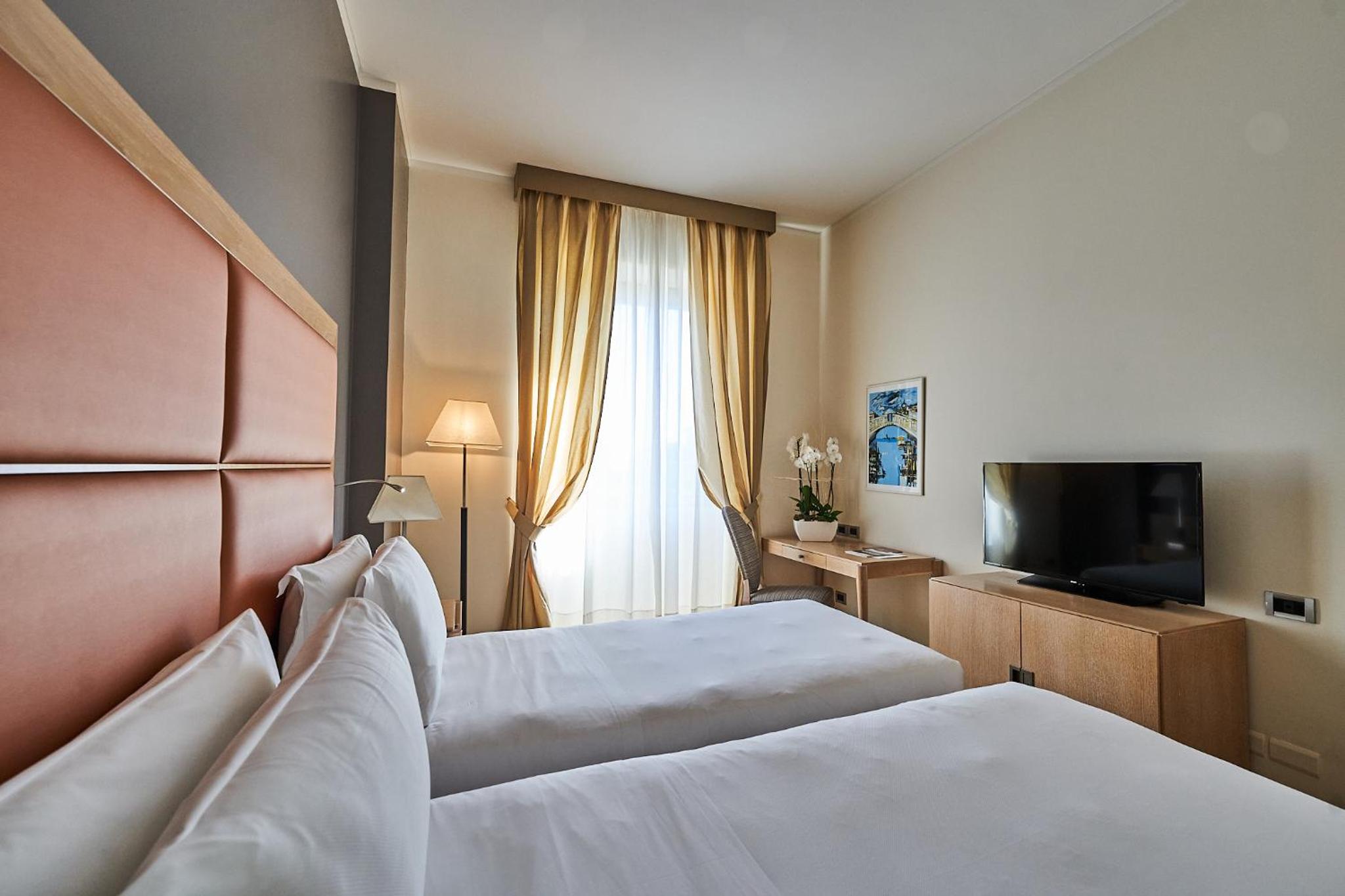 Superior Double or Twin Room - Photo 4