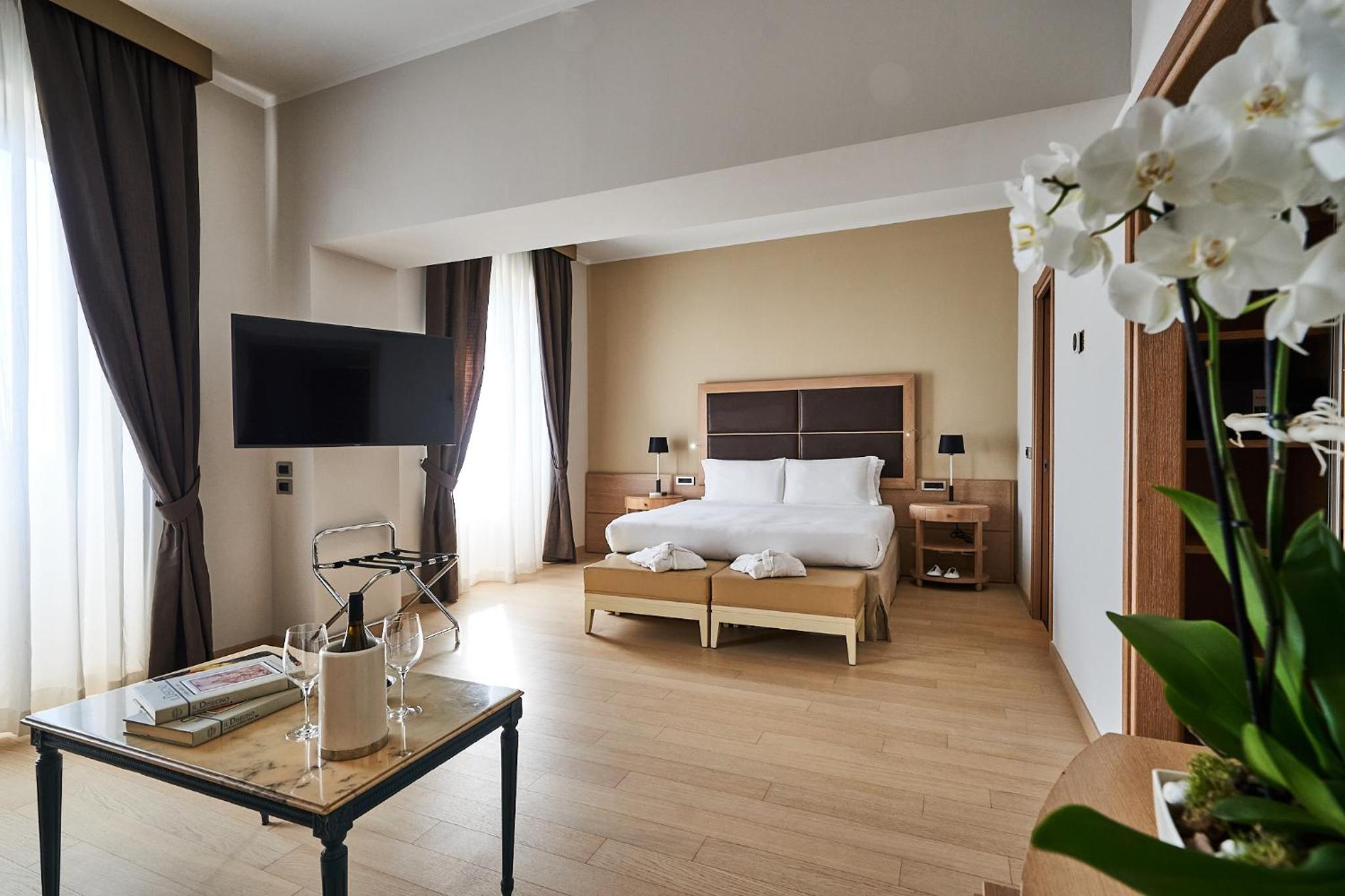 Suite - Photo 1
