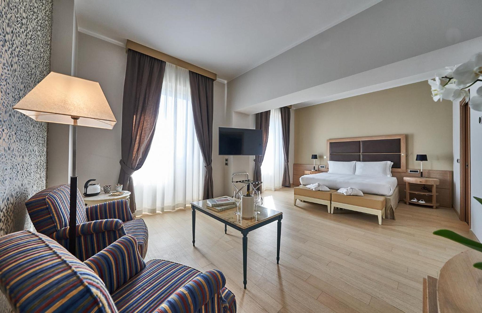 Suite - Photo 11
