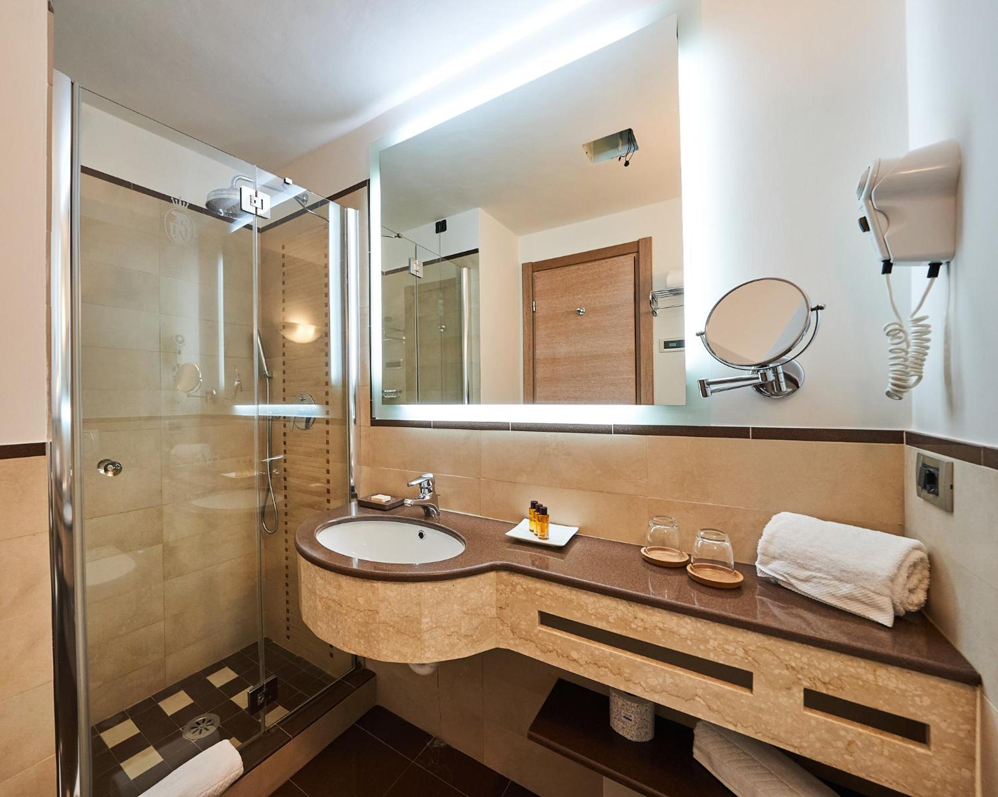 Superior Double or Twin Room - Photo 7