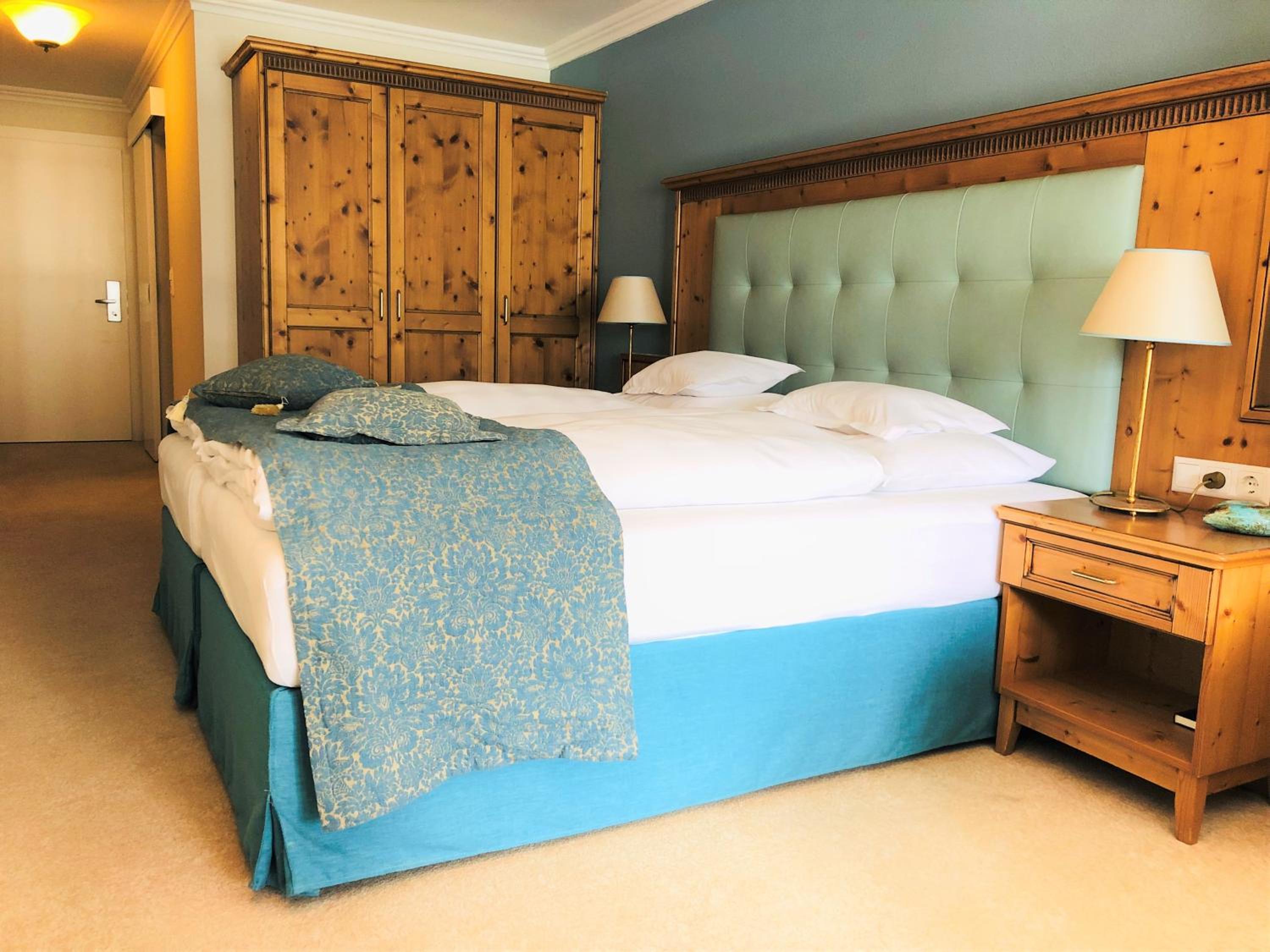 Deluxe Double Room with Lake View - Photo 4
