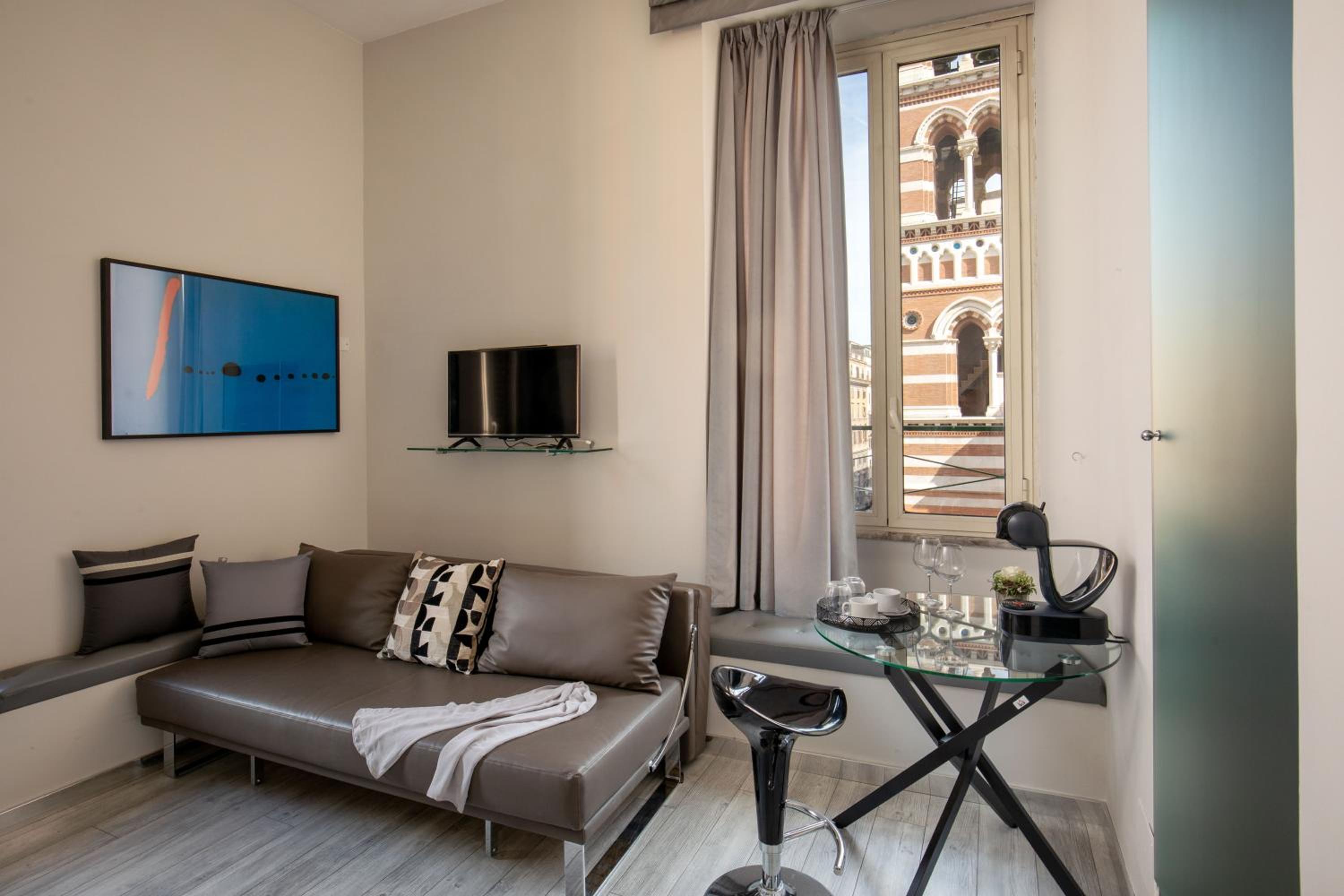 Deluxe King Room photo 2