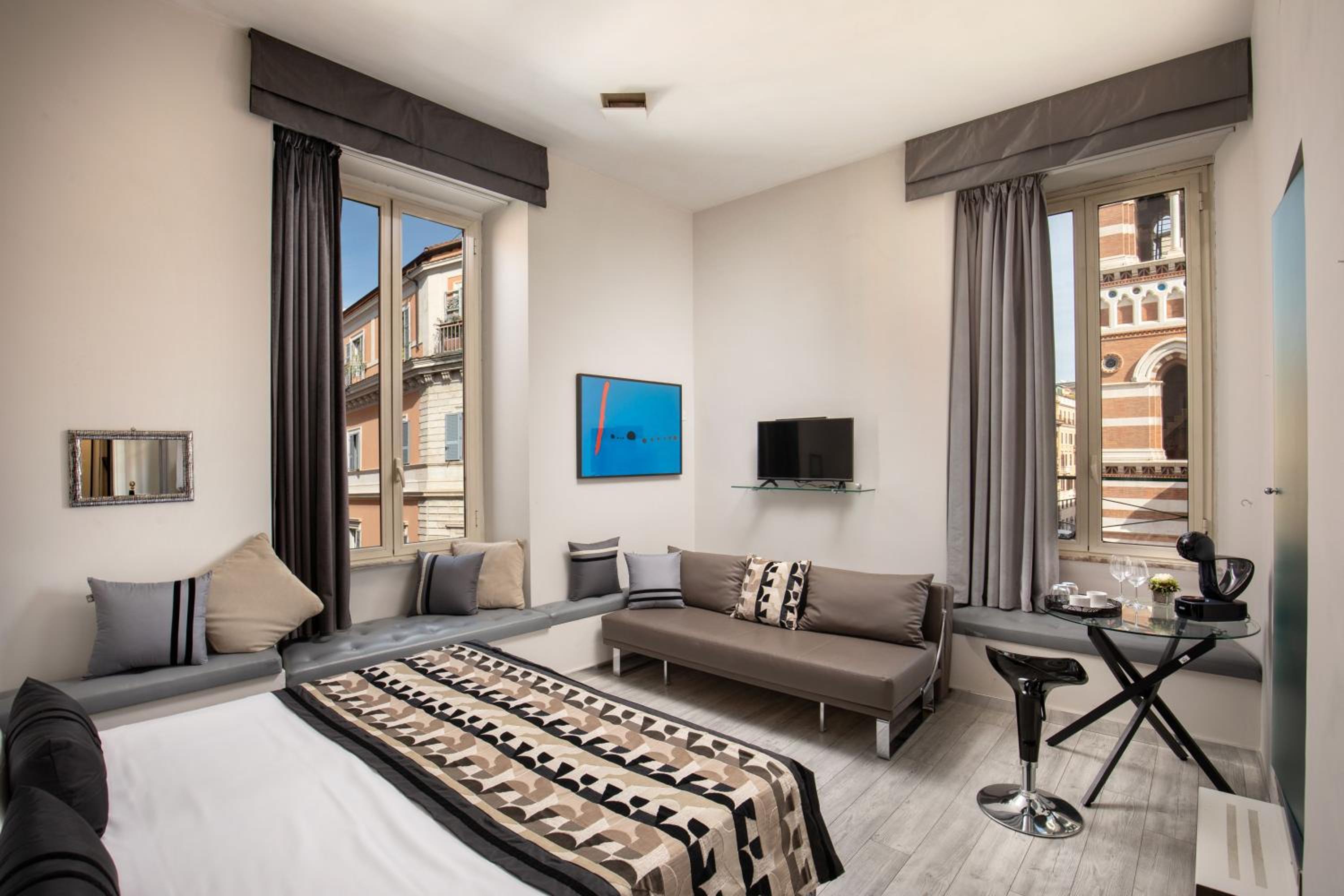 Deluxe King Room photo 1